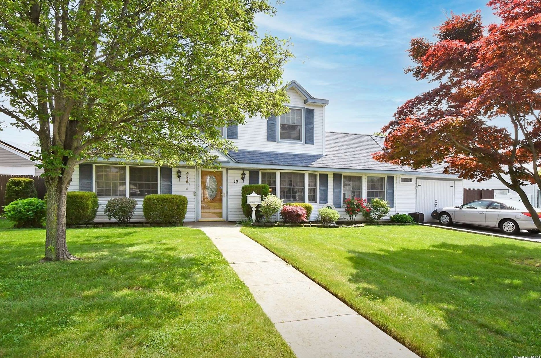 19 Griddle Ln, Plainedge, NY 11756-4927