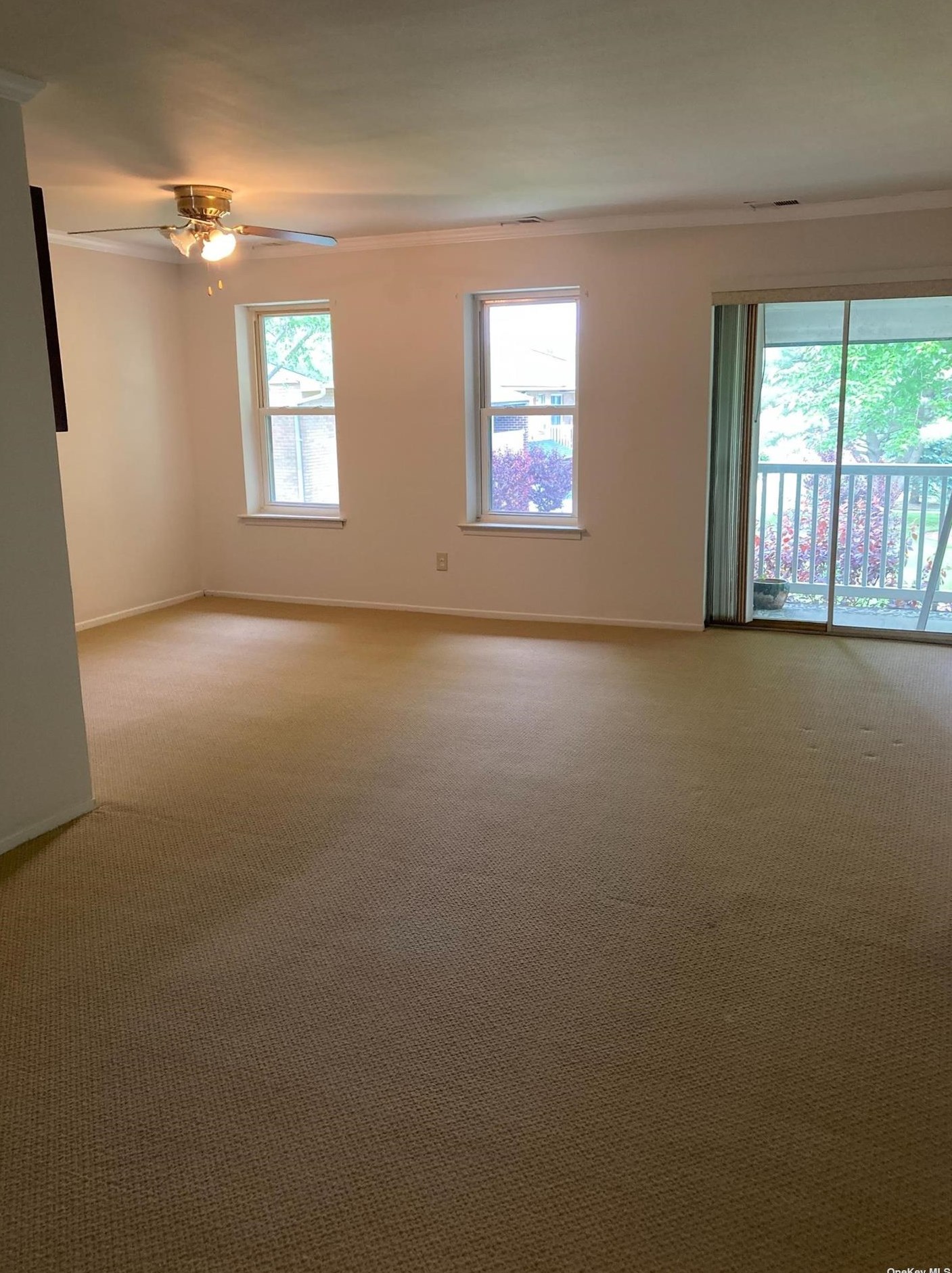 287 Artist Lake Dr, Middle Island, NY 11953-2326