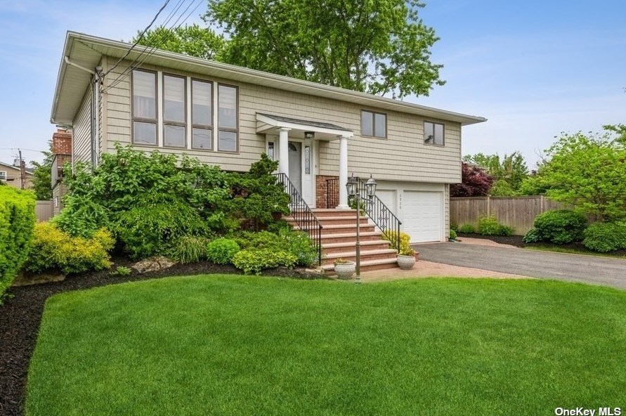 2928 Charlotte Dr, North Merrick, NY 11566-5302