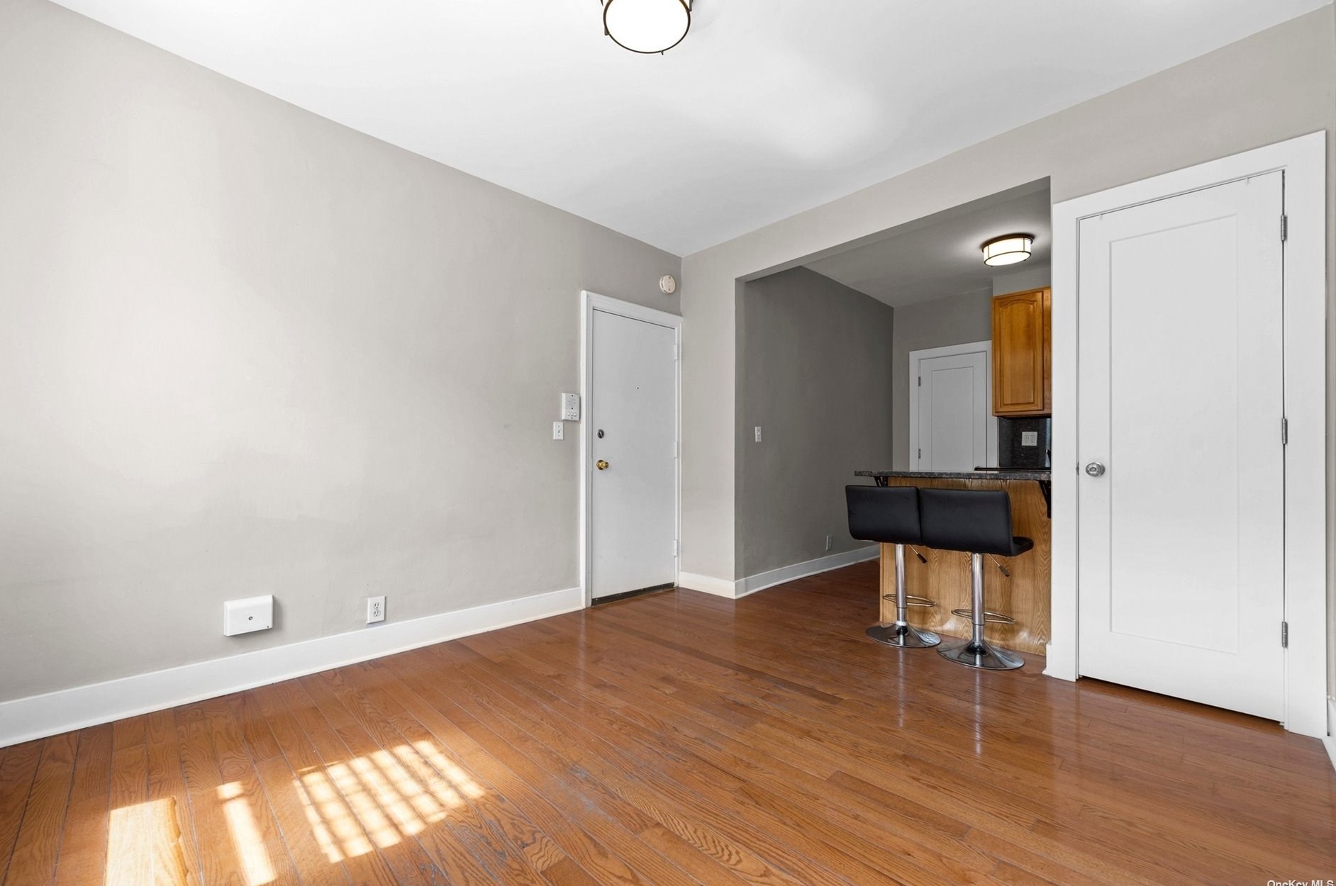 41-18 53rd St #1rf, Flushing, NY 11377