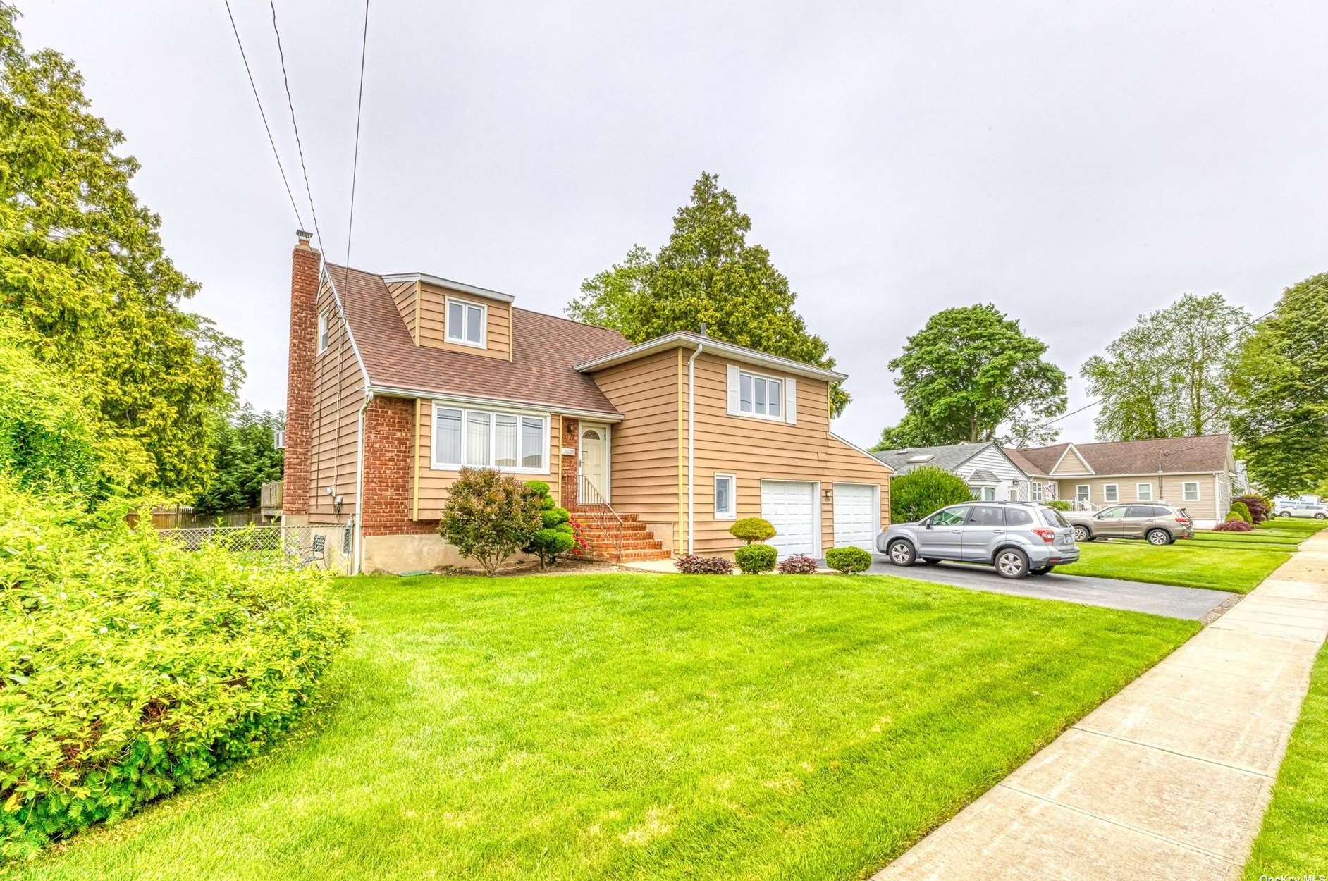 3595 Ladonia St, Seaford, NY 11783