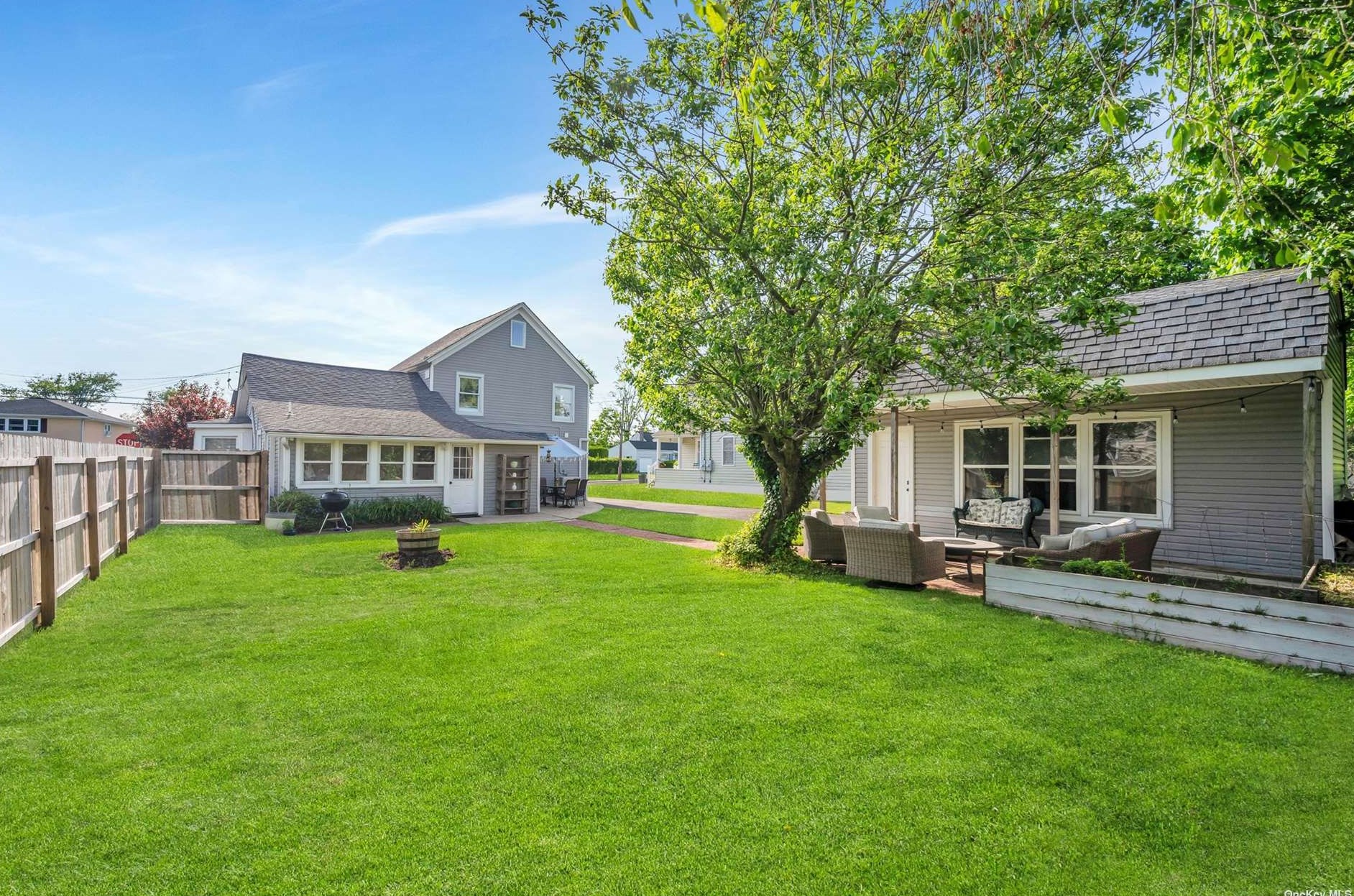 429 Ocean Ave, Canaan Lake NY  11772-1104 exterior