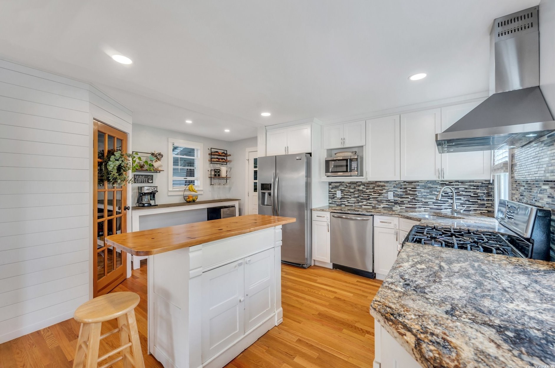 429 Ocean Ave, Canaan Lake NY  11772-1104 exterior