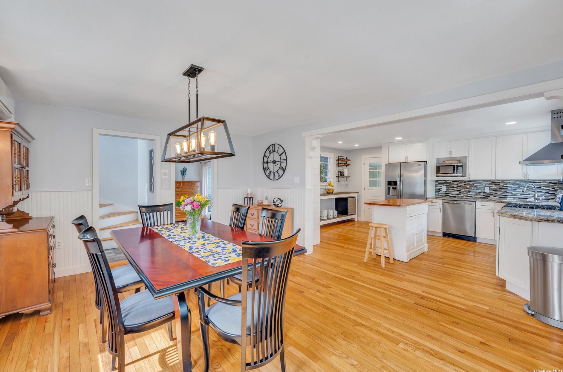 429 Ocean Ave, Canaan Lake NY  11772-1104 exterior