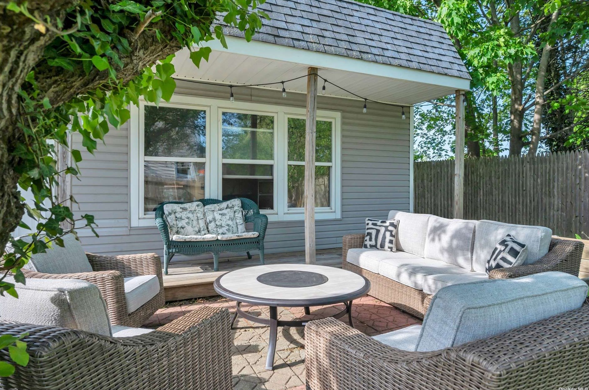 429 Ocean Ave, Canaan Lake NY  11772-1104 exterior