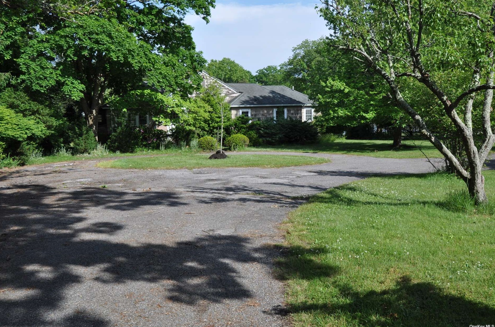 57 Lake Ave, Center Moriches, NY 11934