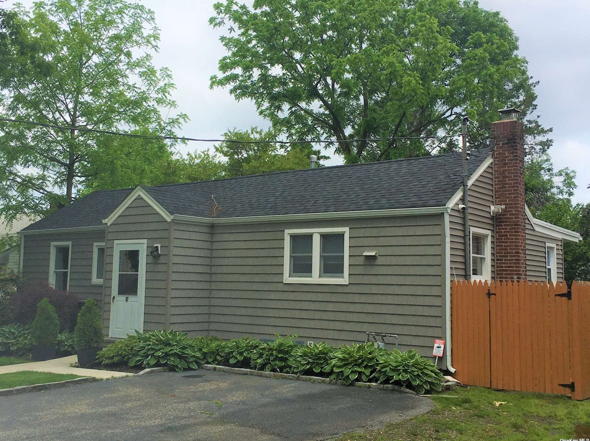 67 Bogart St, Huntington Station, NY 11746