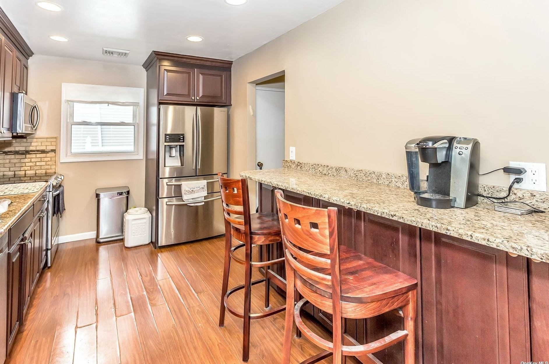 79 Cedar Dr, Hicksville, NY 11803-2009