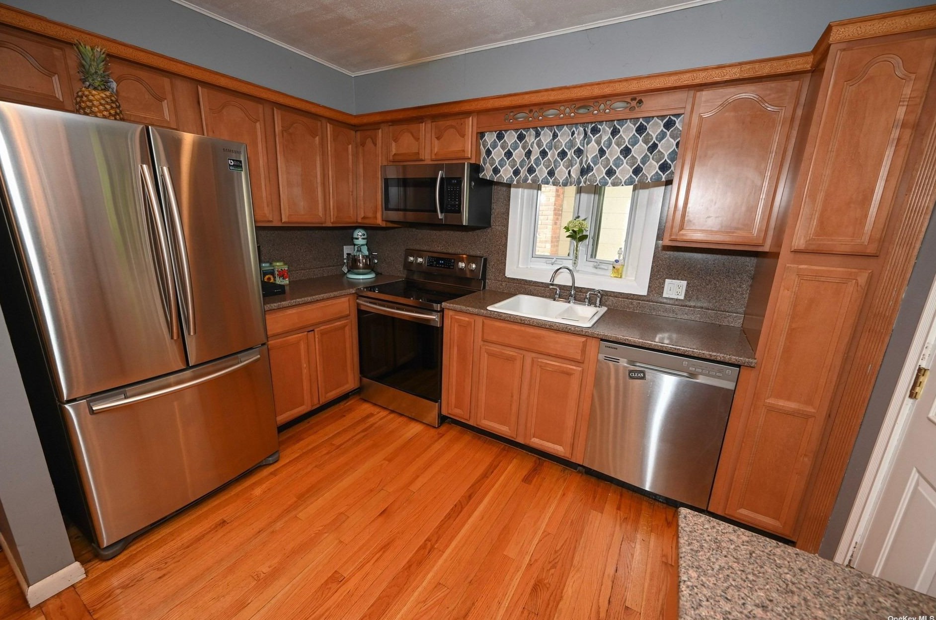 1466 Midian St, North Merrick, NY 11566-1016