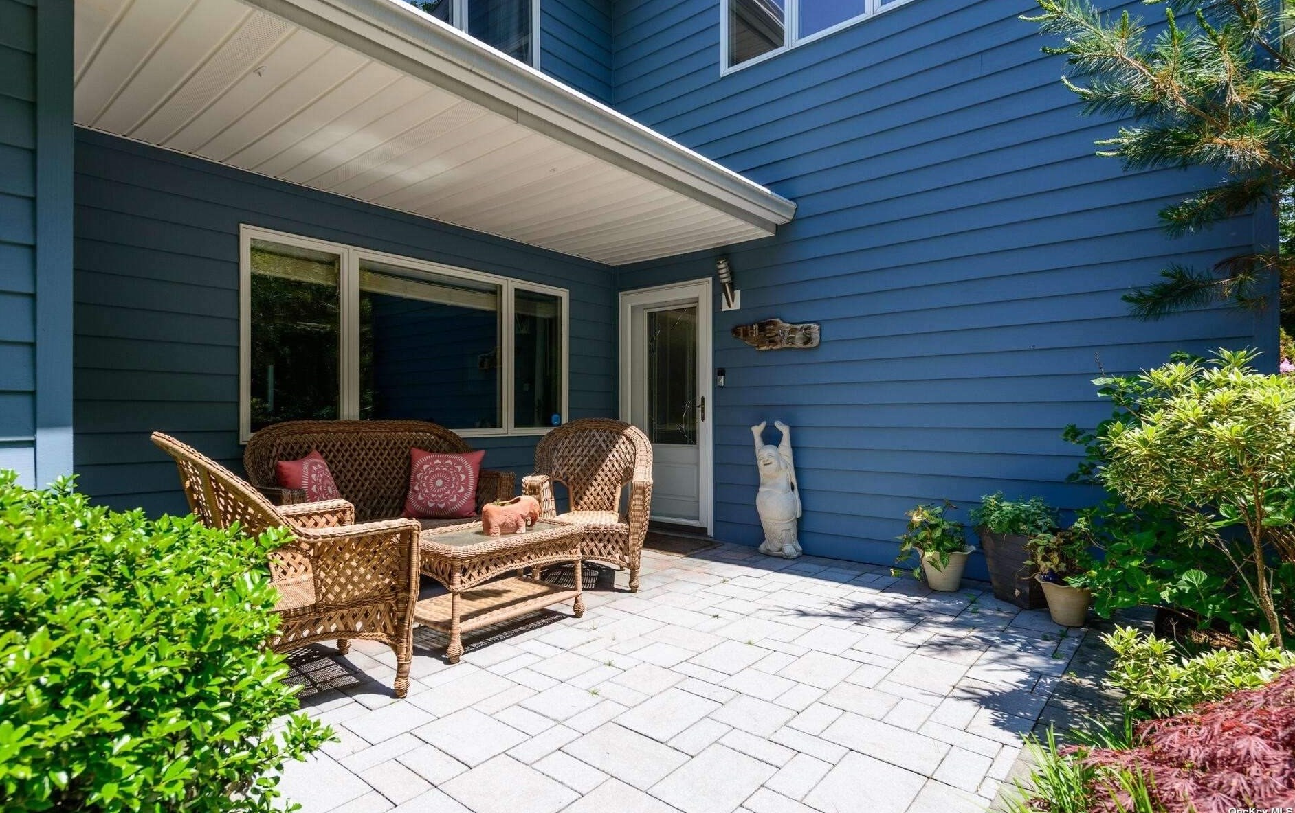 19 Morahapa Rd, Center Port, NY 11721-1120