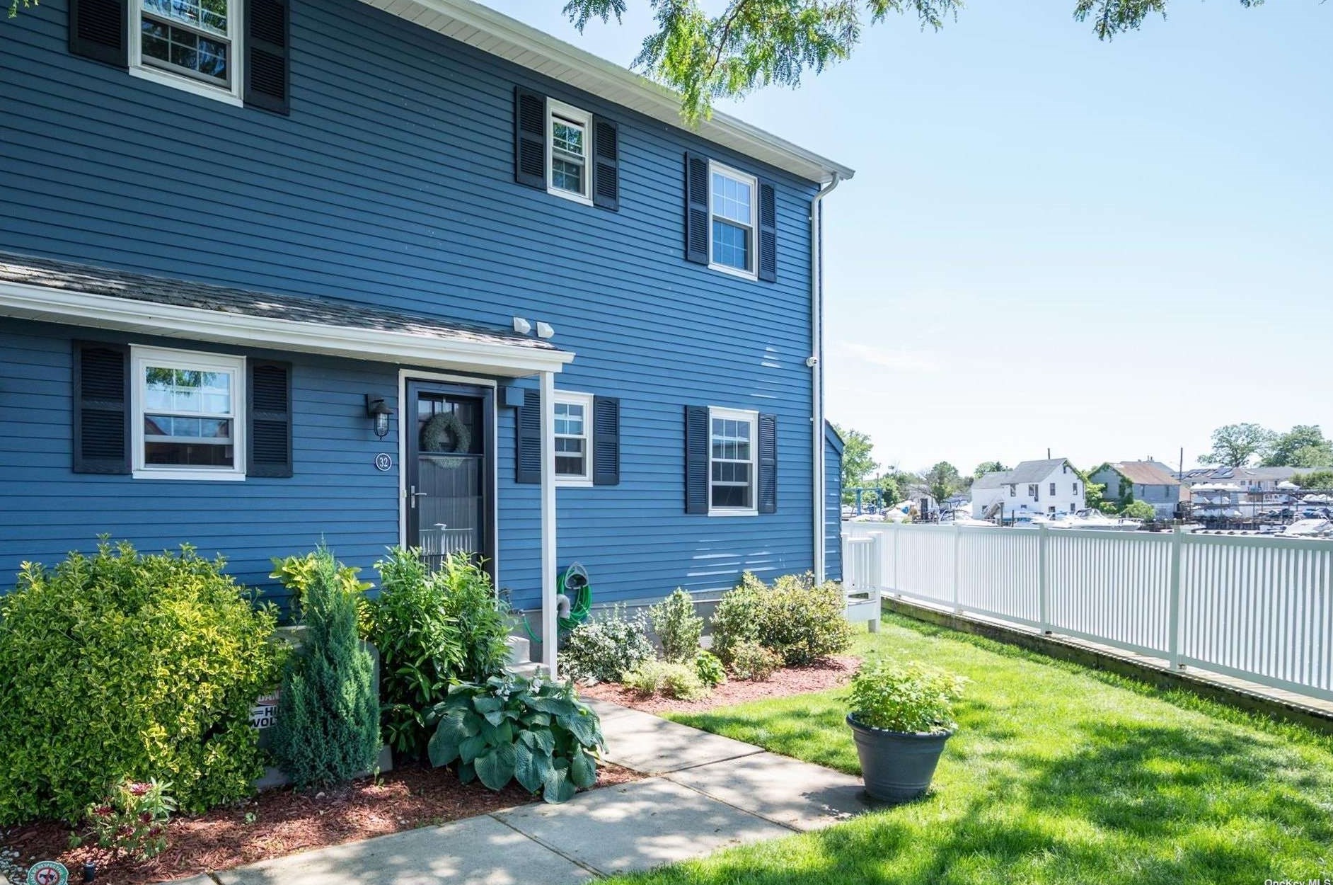 116 Westend Ave #32, Freeport, NY 11520