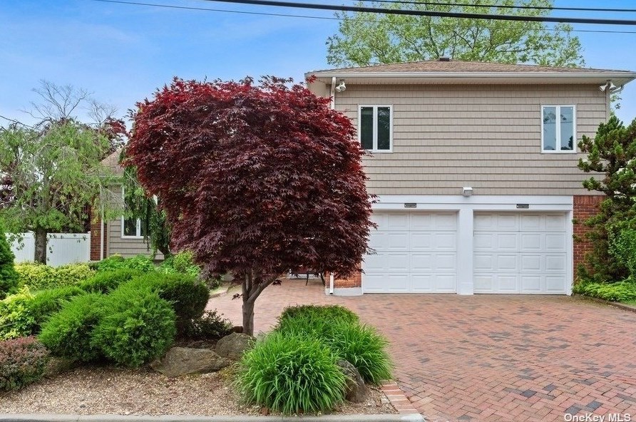 85 Howe Ct, Woodsburgh, NY 11598