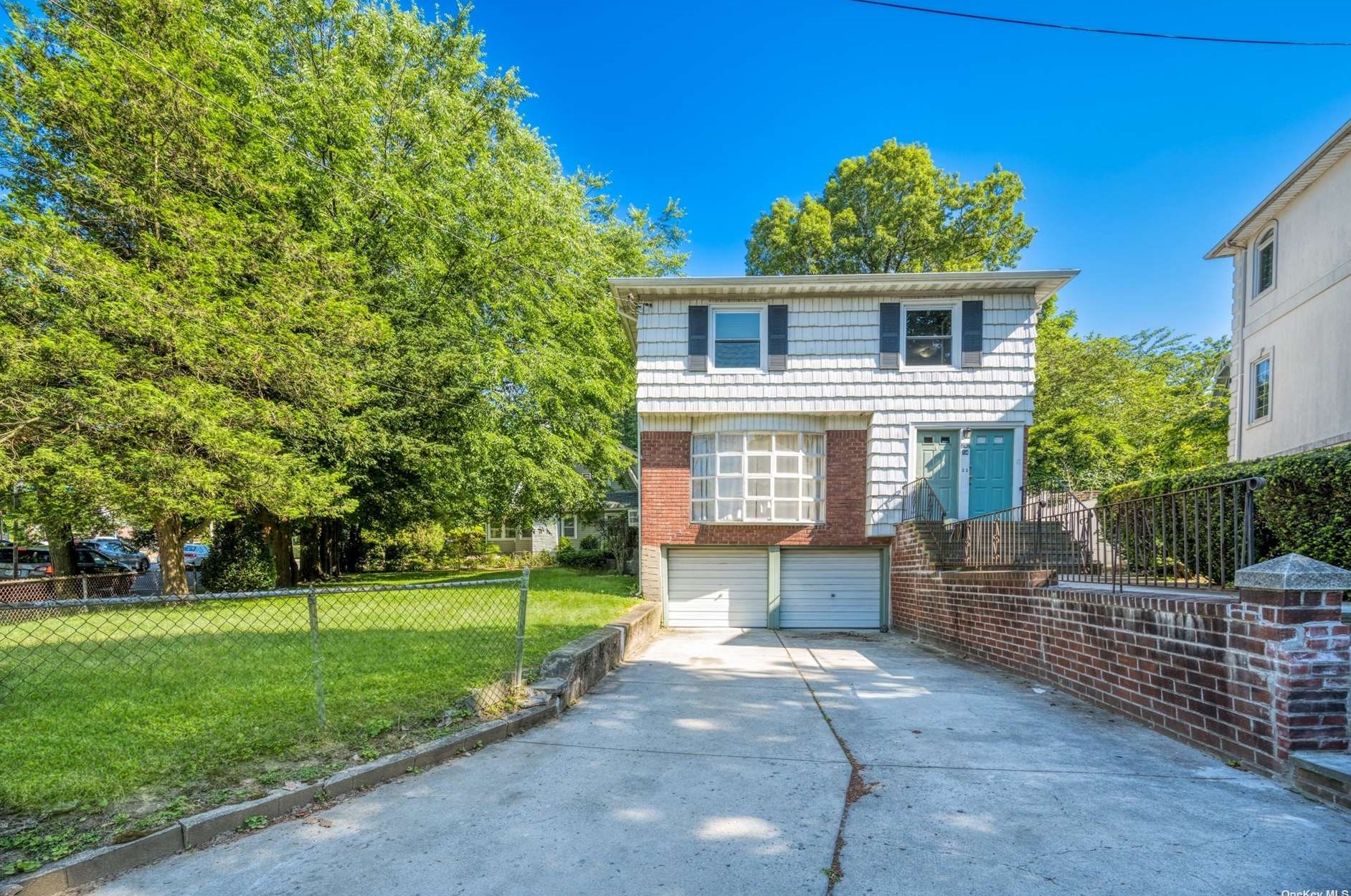 252-14 Iowa Rd, Flushing, NY 11362-1308