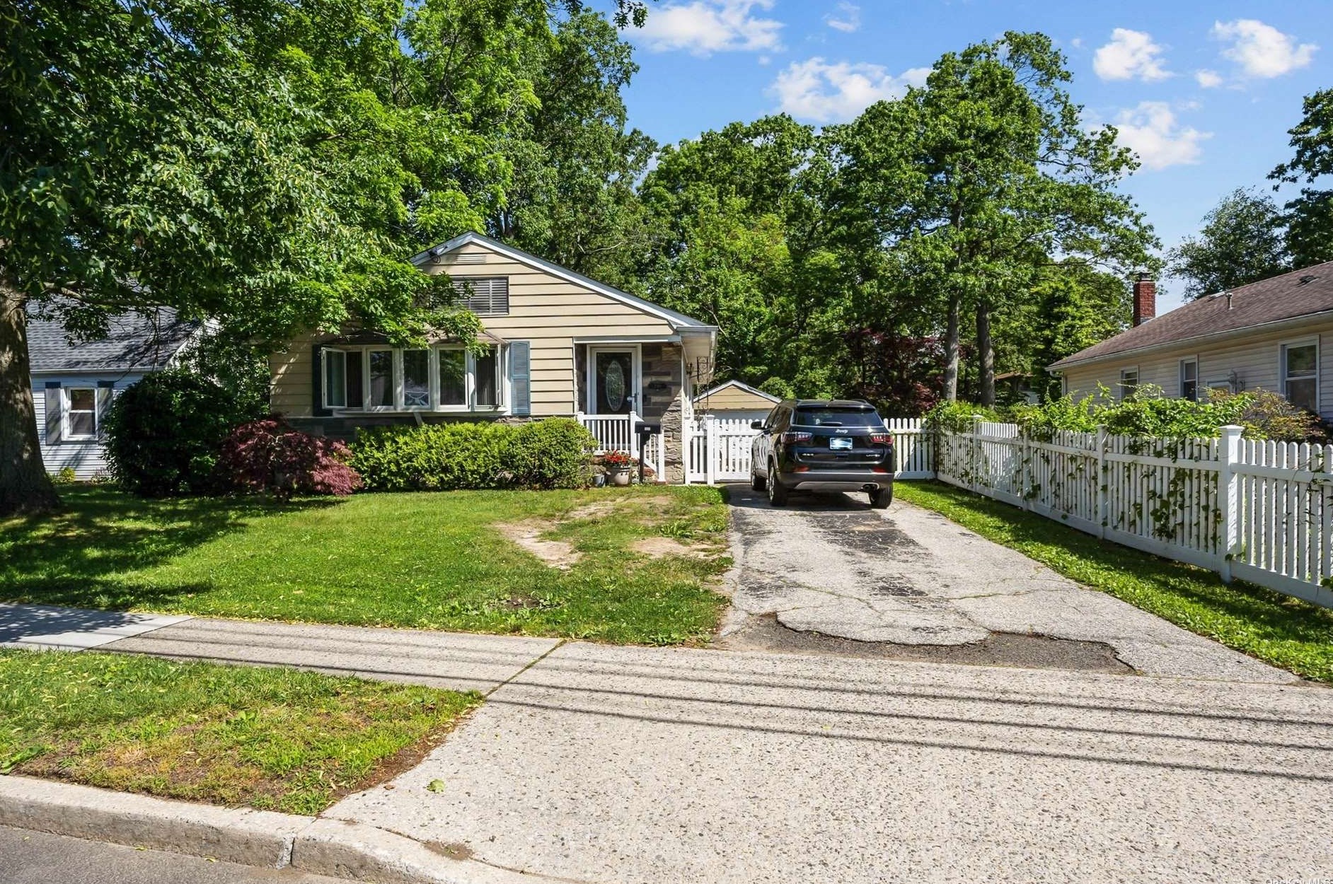 299 Park Ave, Babylon, NY 11702