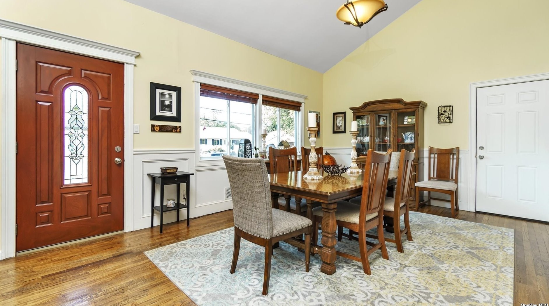 163 Sterling St, Prt Jefferson Station, NY 11776-2527