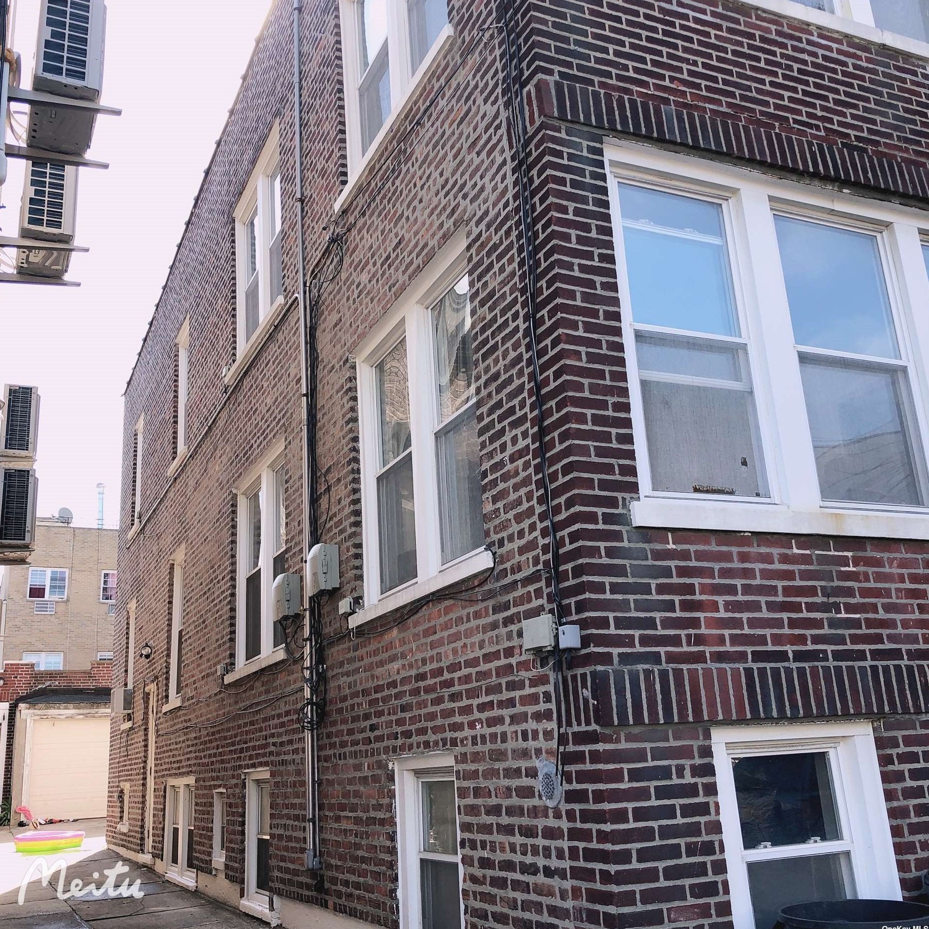 34-40 110th St, Flushing, NY 11368-1432