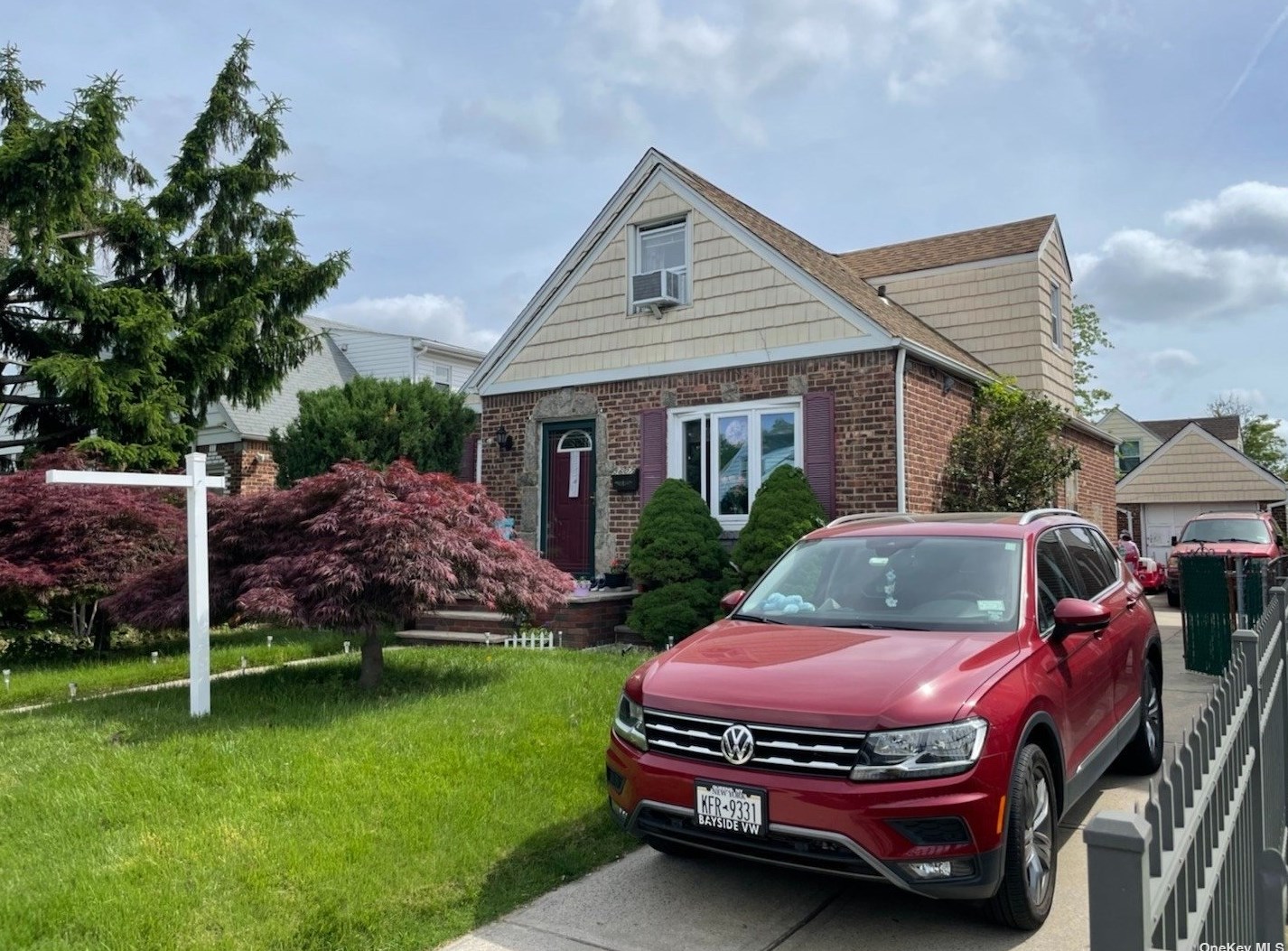 56-07 201st St, Flushing, NY 11364-1015