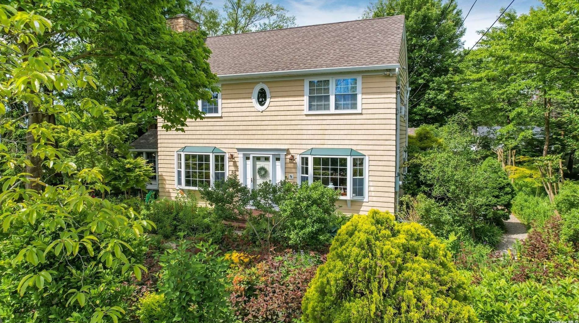 88 Blue Point Ave, Blue Point, NY 11715