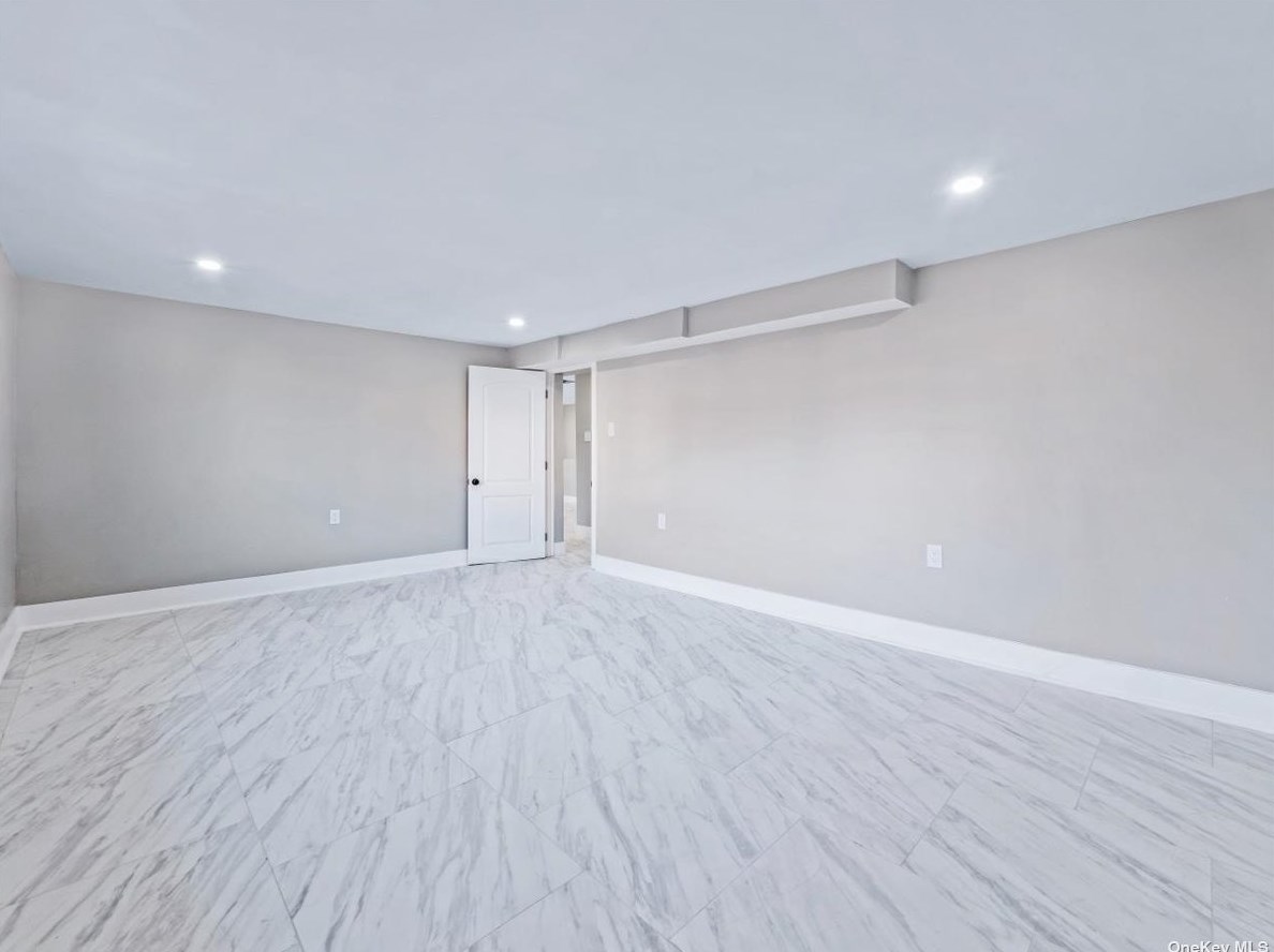 3430 Lindbergh Ave, Rockville Centre NY  11572-5507 exterior