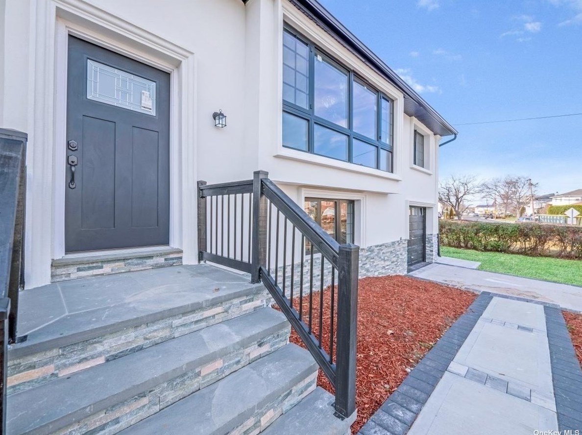 3430 Lindbergh Ave, Rockville Centre NY  11572-5507 exterior