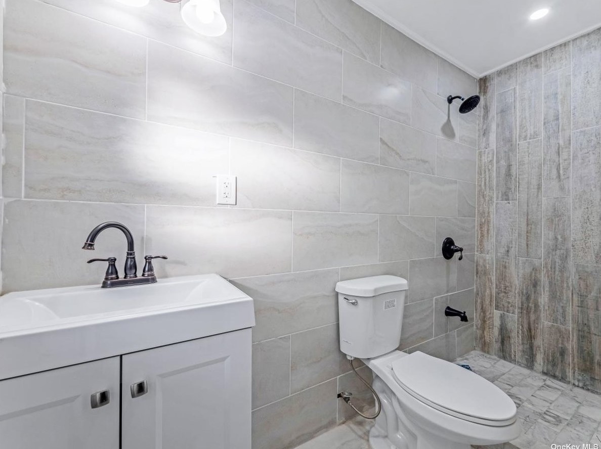 3430 Lindbergh Ave, Rockville Centre NY  11572-5507 exterior