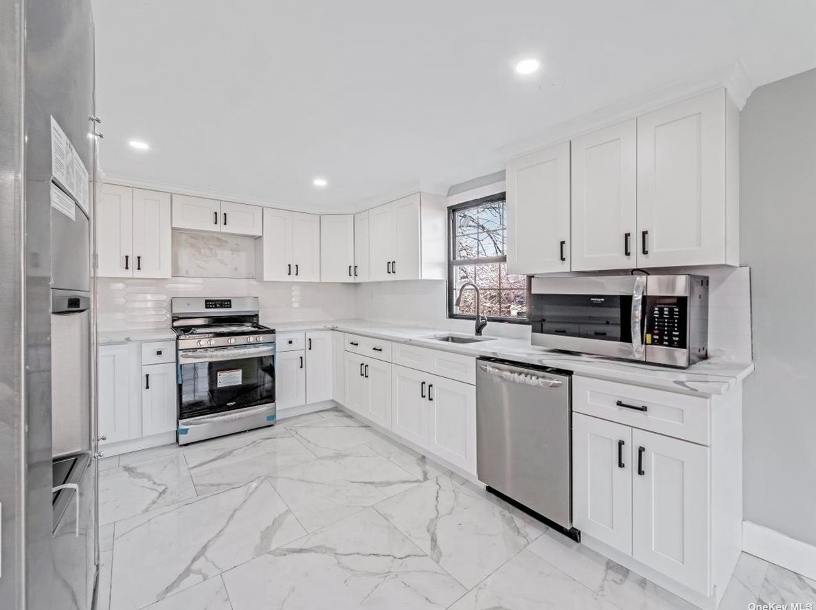 3430 Lindbergh Ave, Rockville Centre NY  11572-5507 exterior