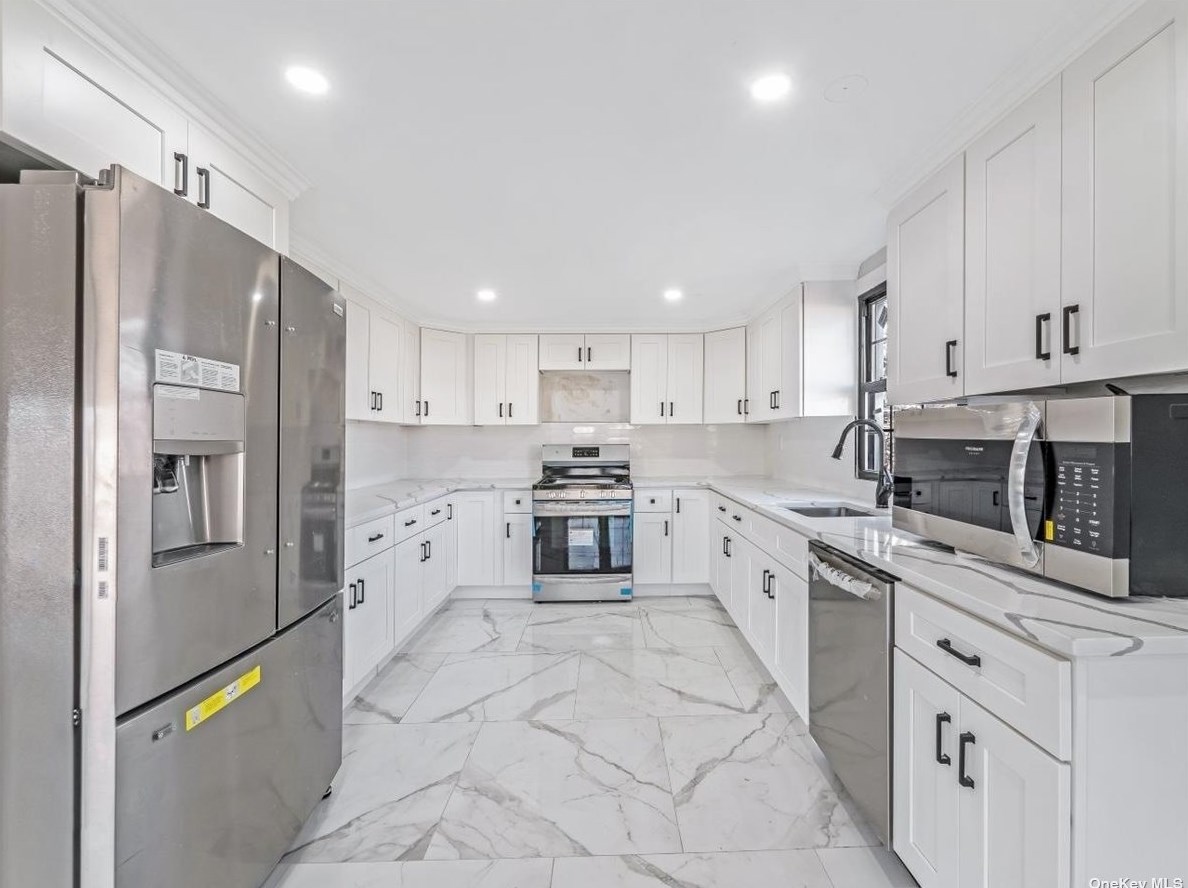 3430 Lindbergh Ave, Rockville Centre NY  11572-5507 exterior