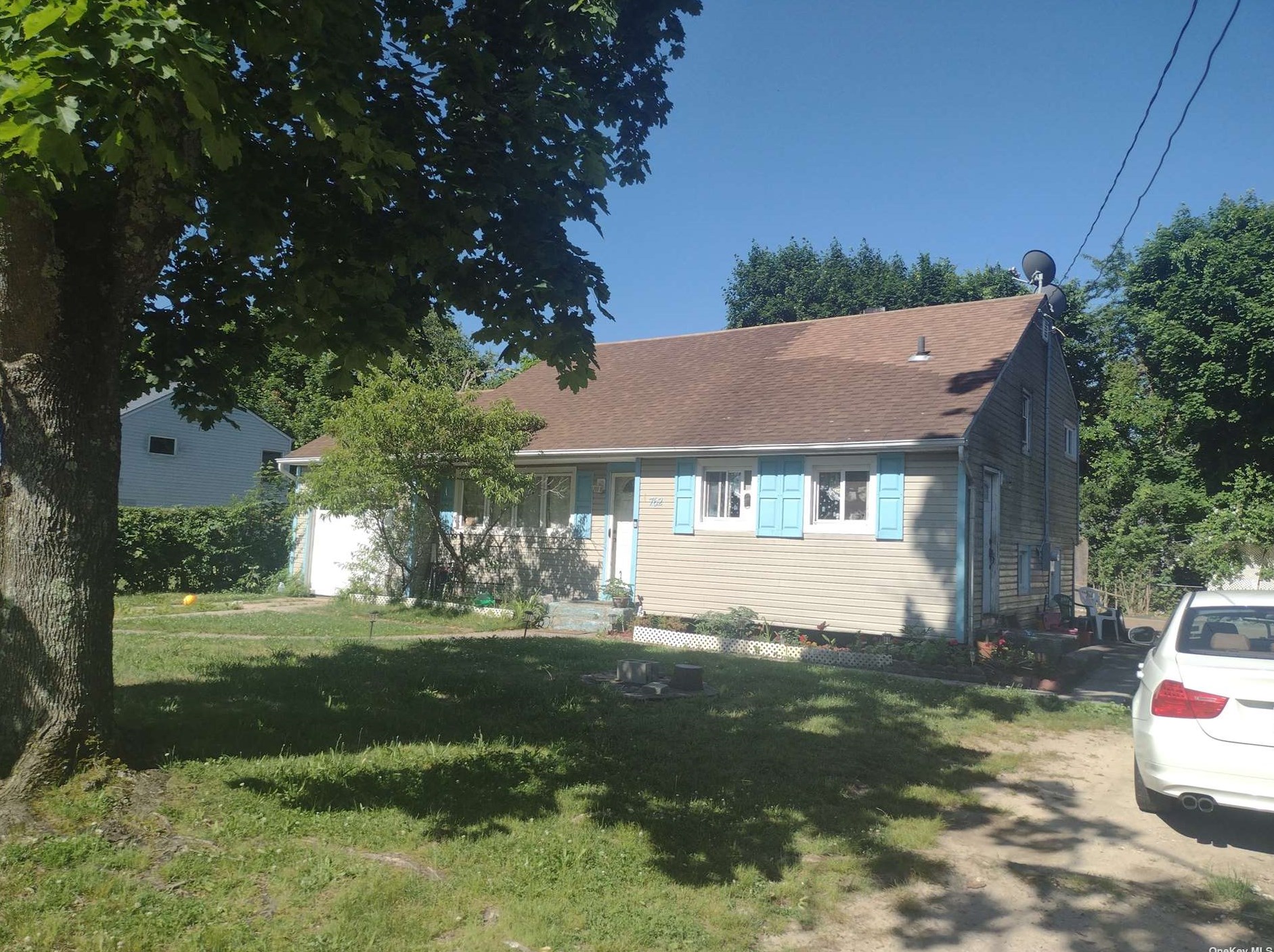 762 Macdonald Ave, North Bellport, NY 11713-1651