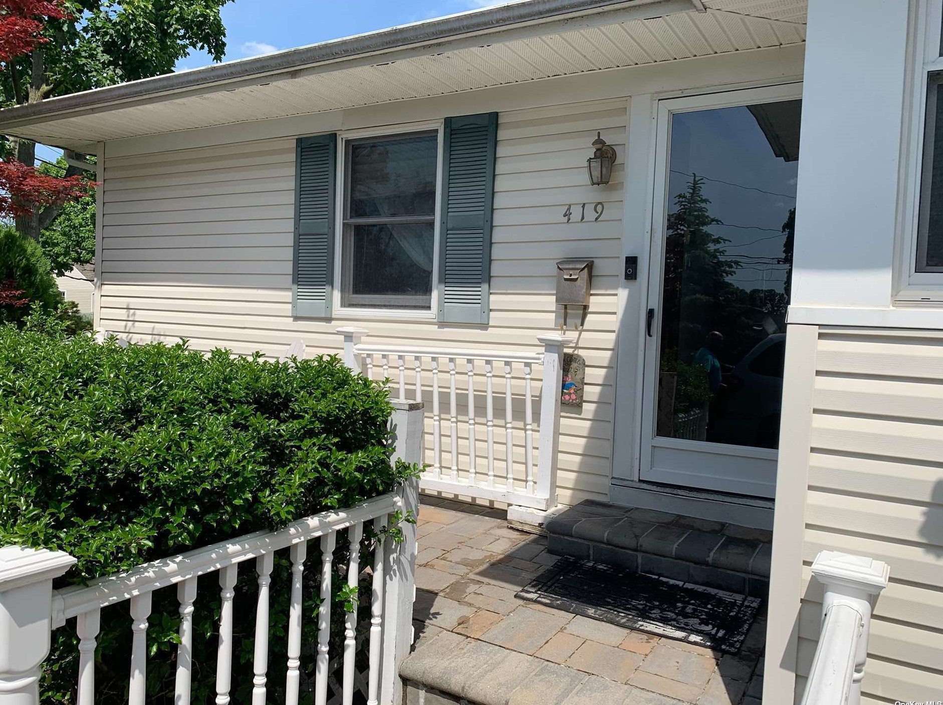 419 9 Th St, Babylon, NY 11704