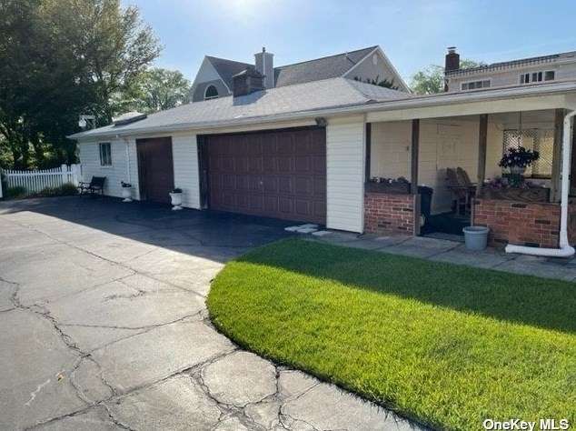 455 Beacon Ave, North Lindenhurst, NY 11757