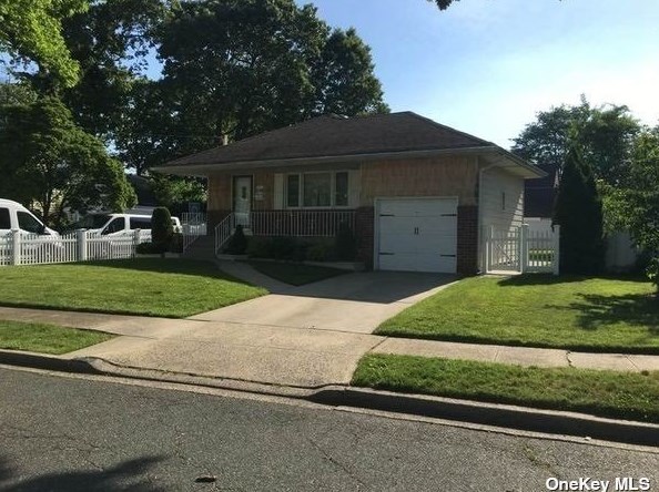 2034 Edith Pl, North Merrick, NY 11566-3305