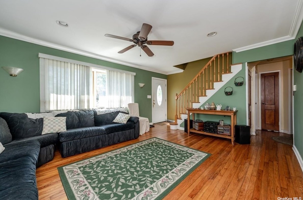 1689 Washington Ave, Seaford, NY 11783
