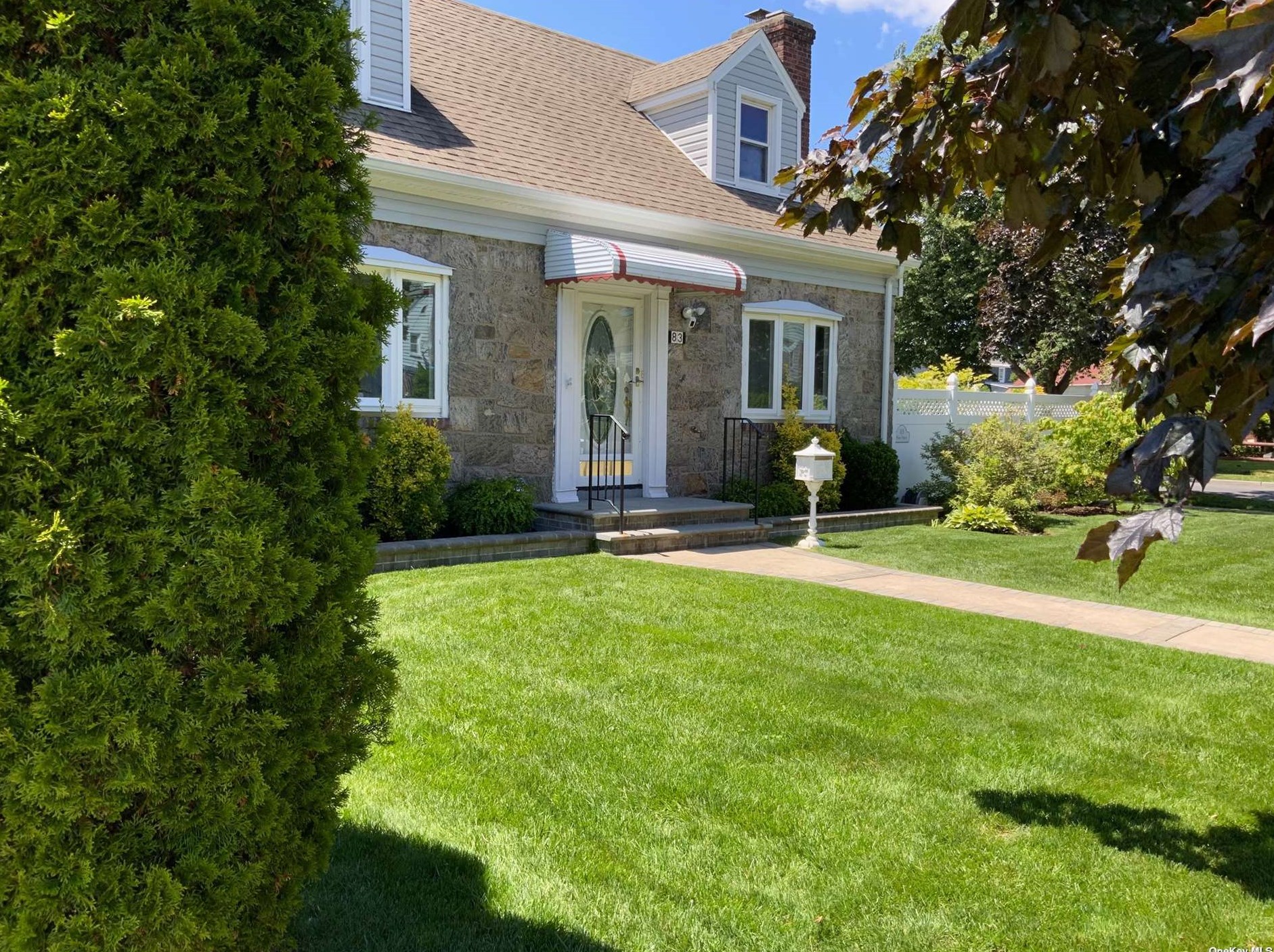 83 Perry St, Hempstead, NY 11550-5219