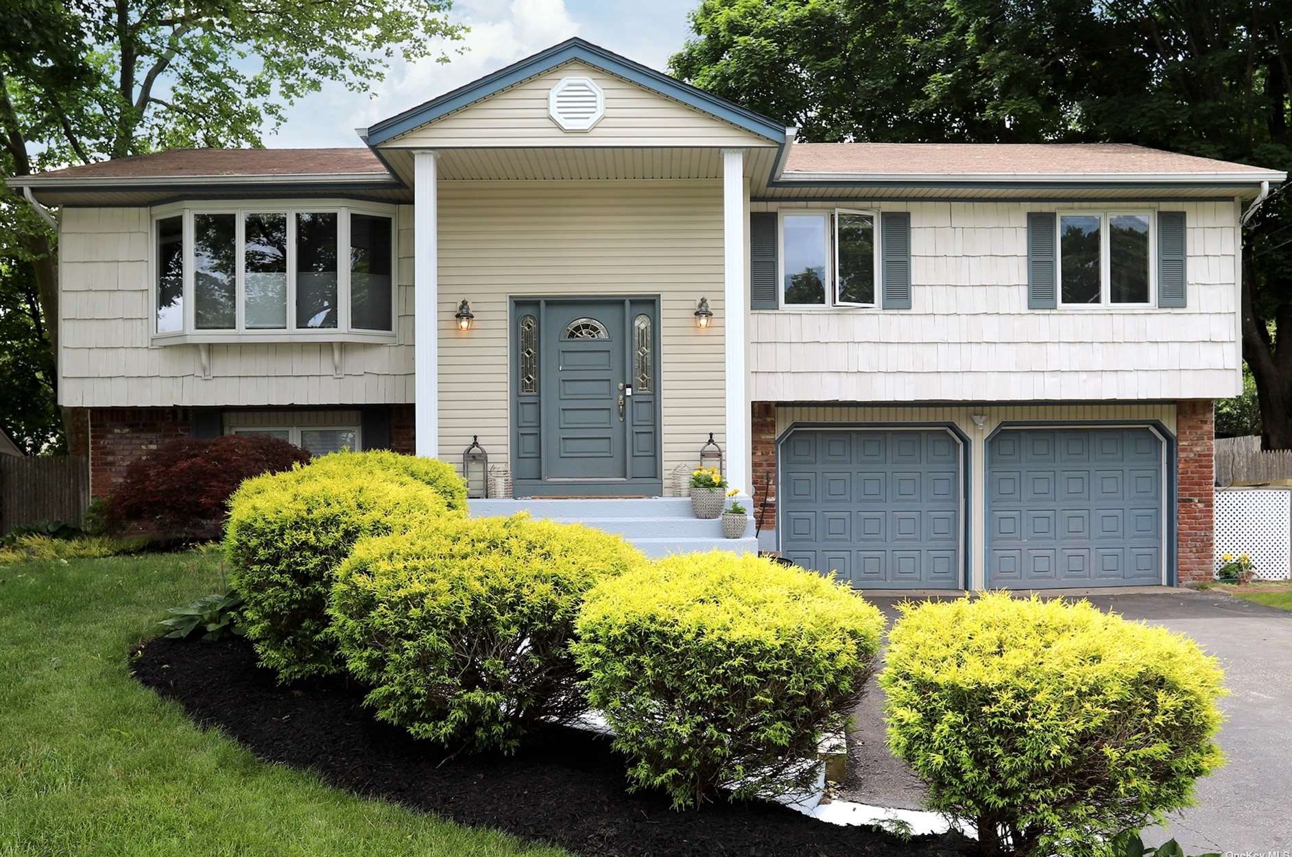 162 John St, Hauppauge, NY 11788-3008