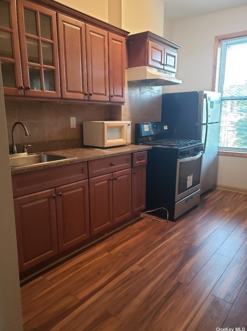 6406 Myrtle Ave #3, Flushing, NY 11385
