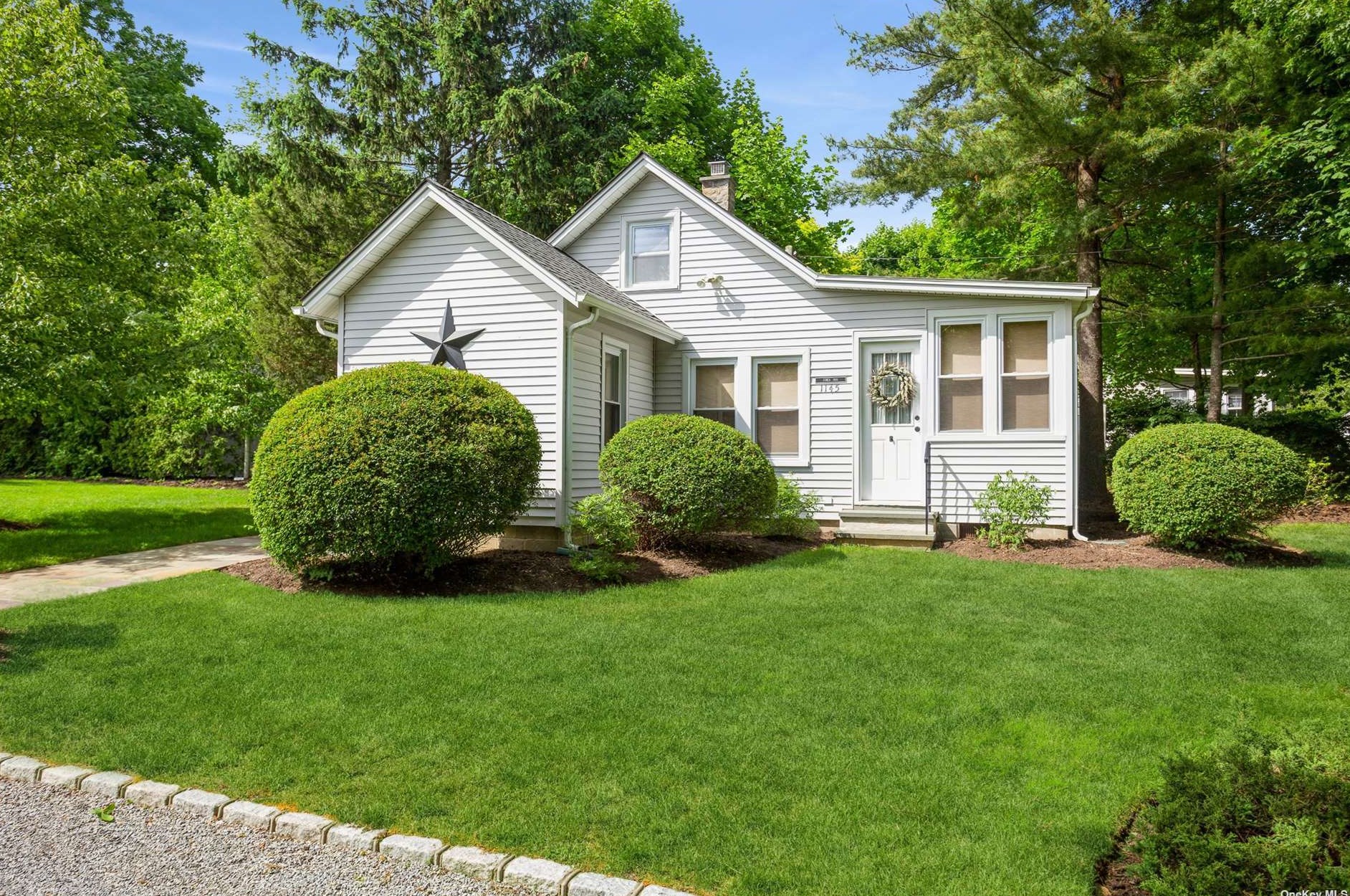 1145 Horton Ave, Mattituck, NY 11952-1361