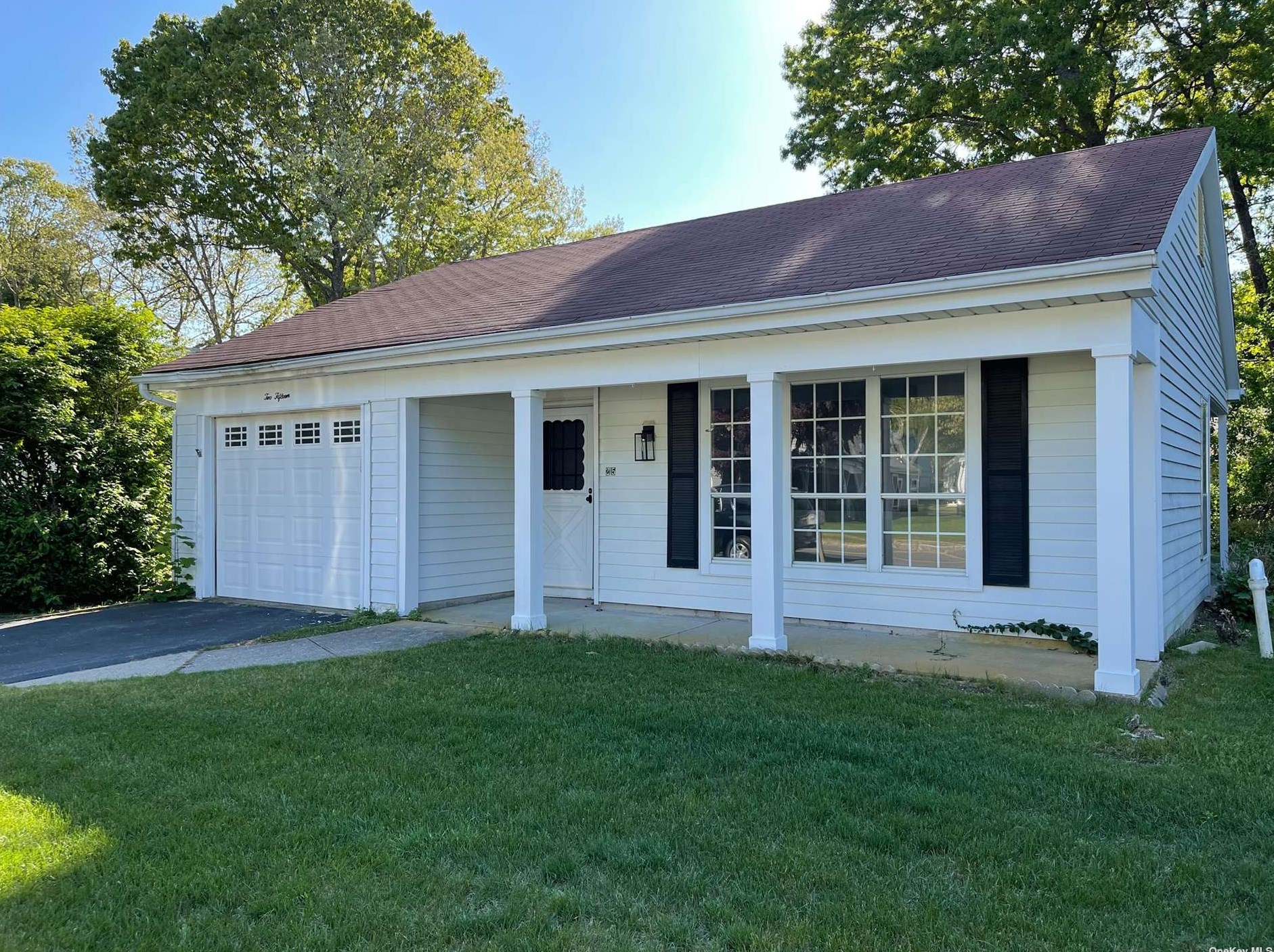 215 Kingston Dr #215, Panamoka, NY 11961