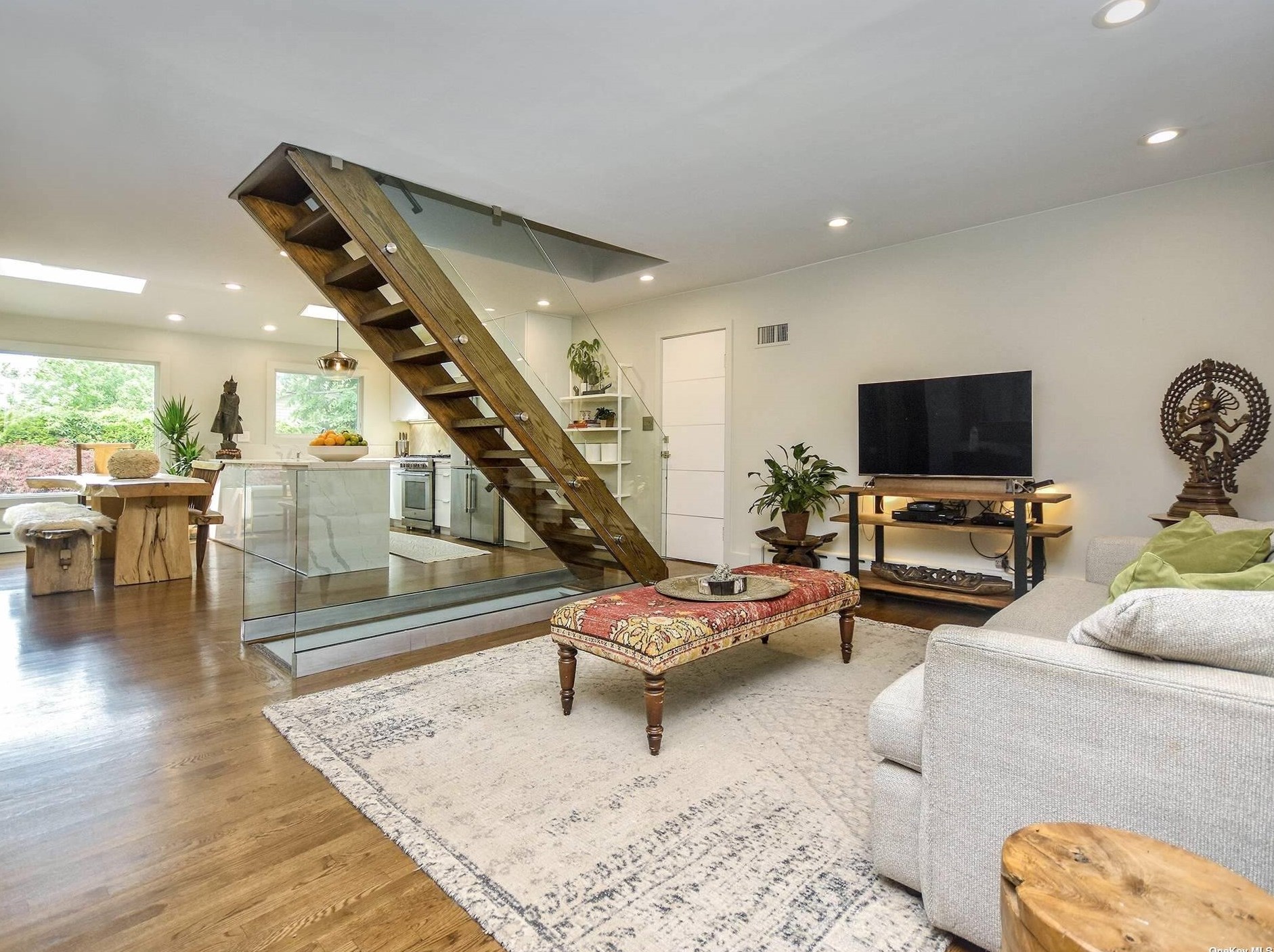 20 Elm Pl, Sea Cliff, NY 11579-1634