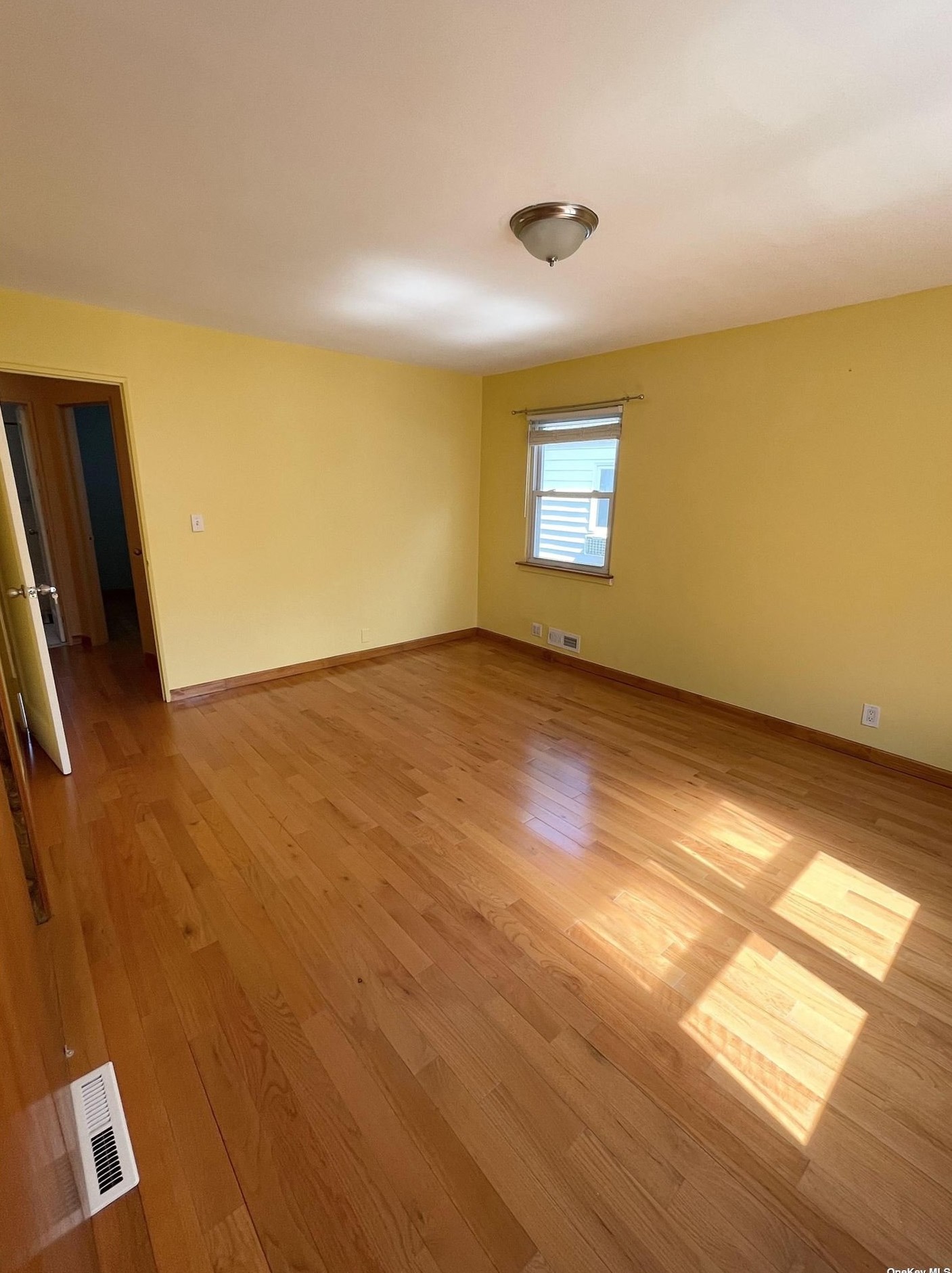 56-47 207th St, Flushing NY  11360-1350 exterior