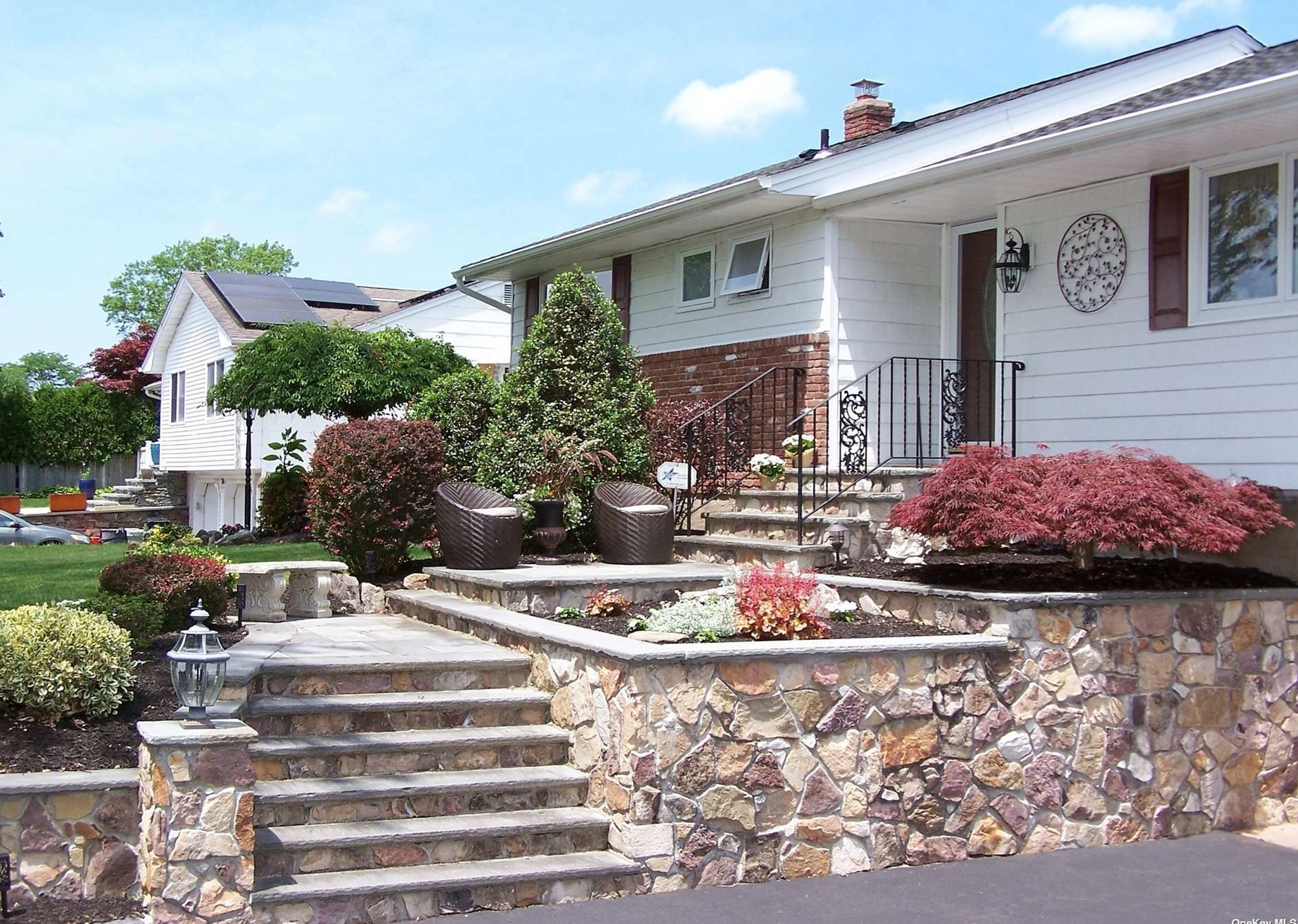 47 Sunflower Dr, Hauppauge, NY 11788-1027