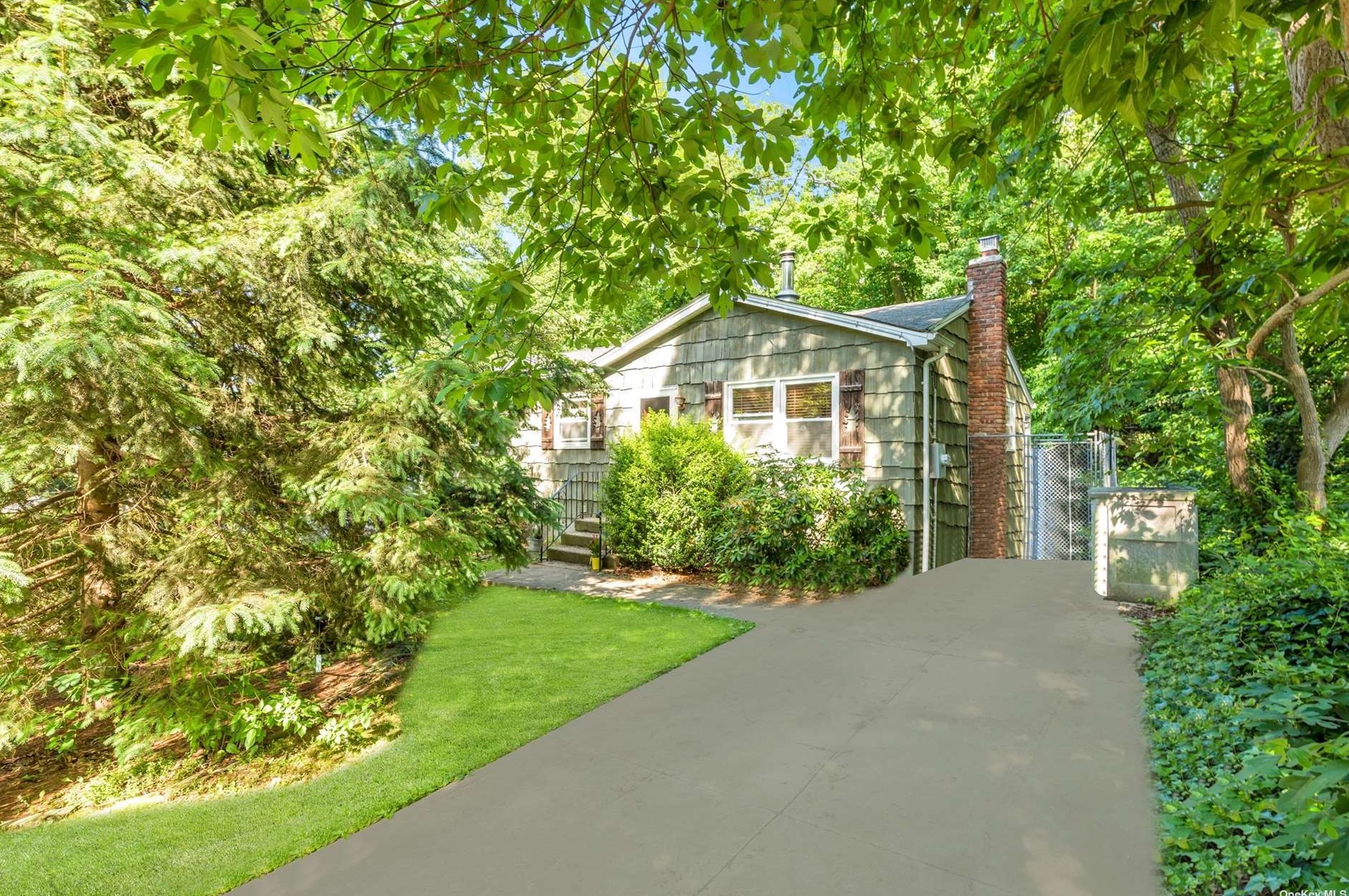 96 Cherry Rd, Rocky Point, NY 11778-8834