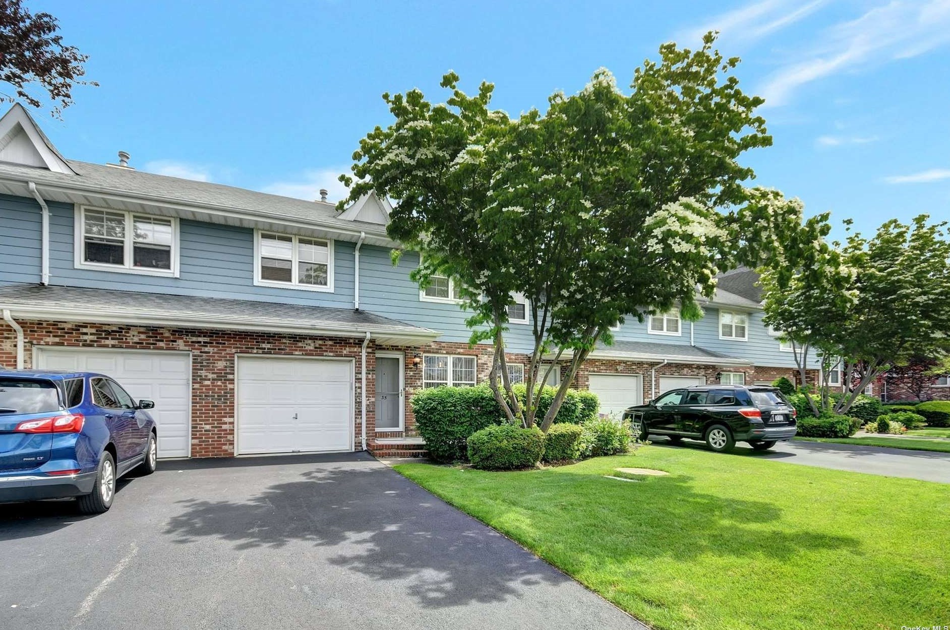 35 Broadlawn Dr #35, Central Islip, NY 11722