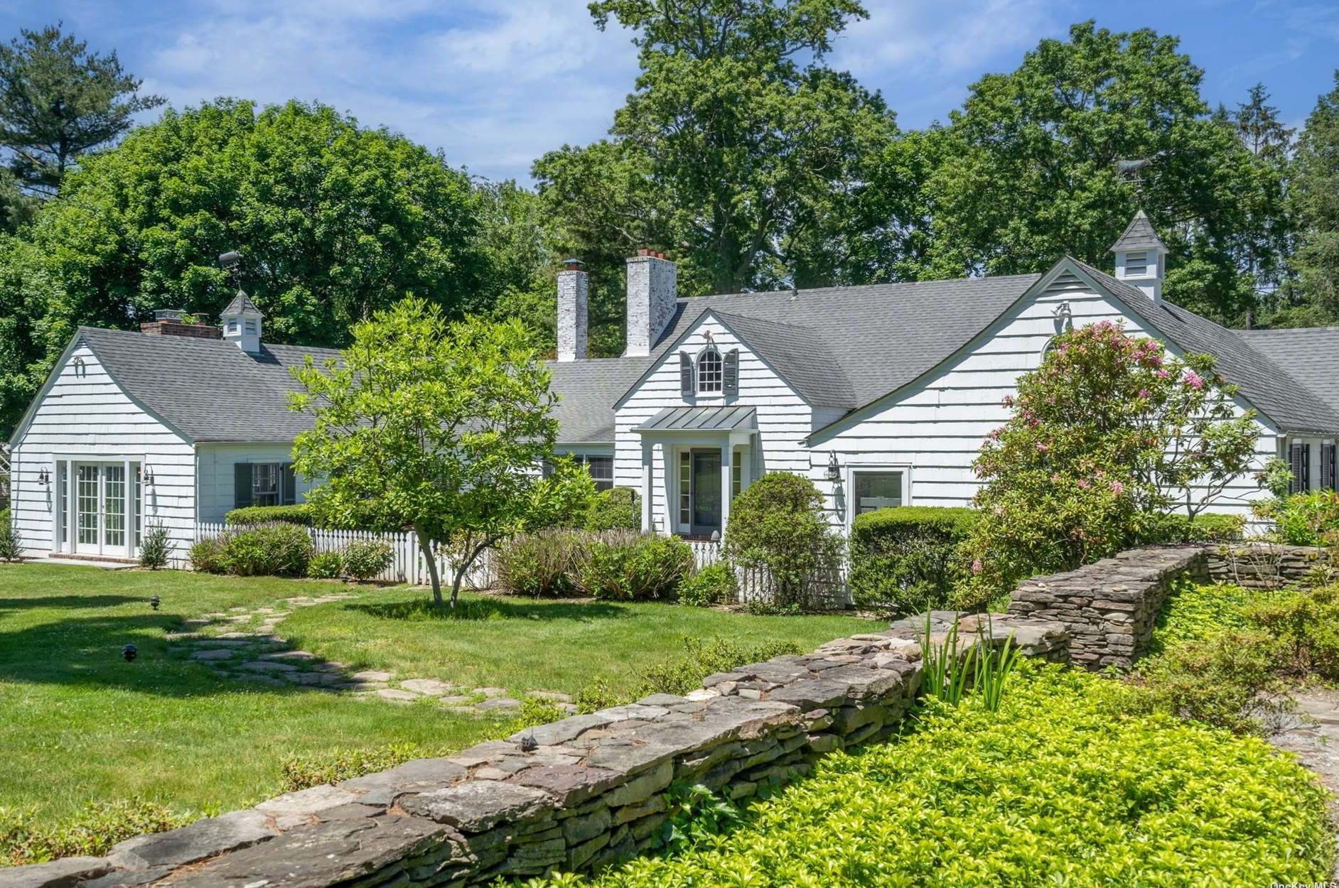 13 Meadow Spring Ln, Glen Cove, NY 11542-3126