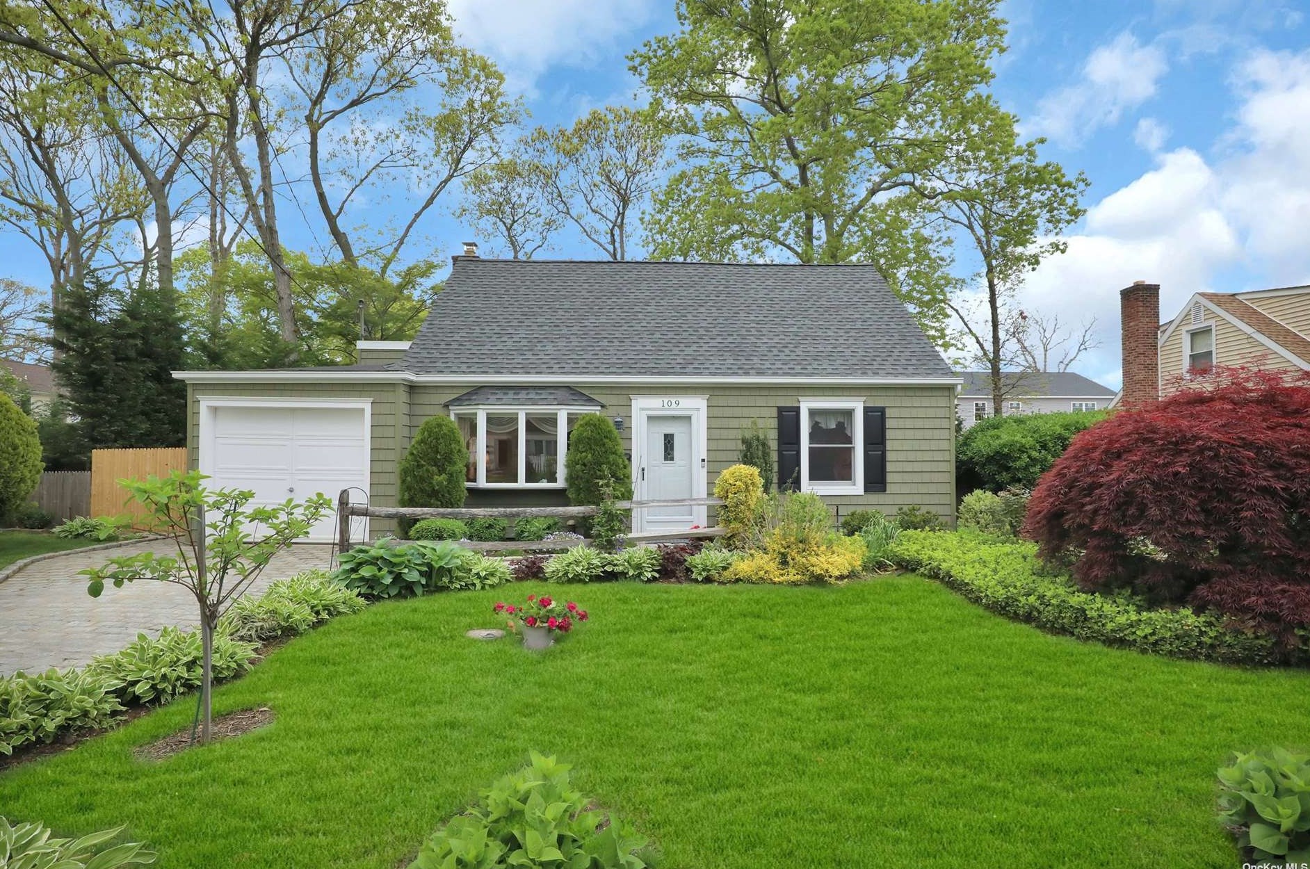 109 Euclid Ave, East Massapequa, NY 11758-4510