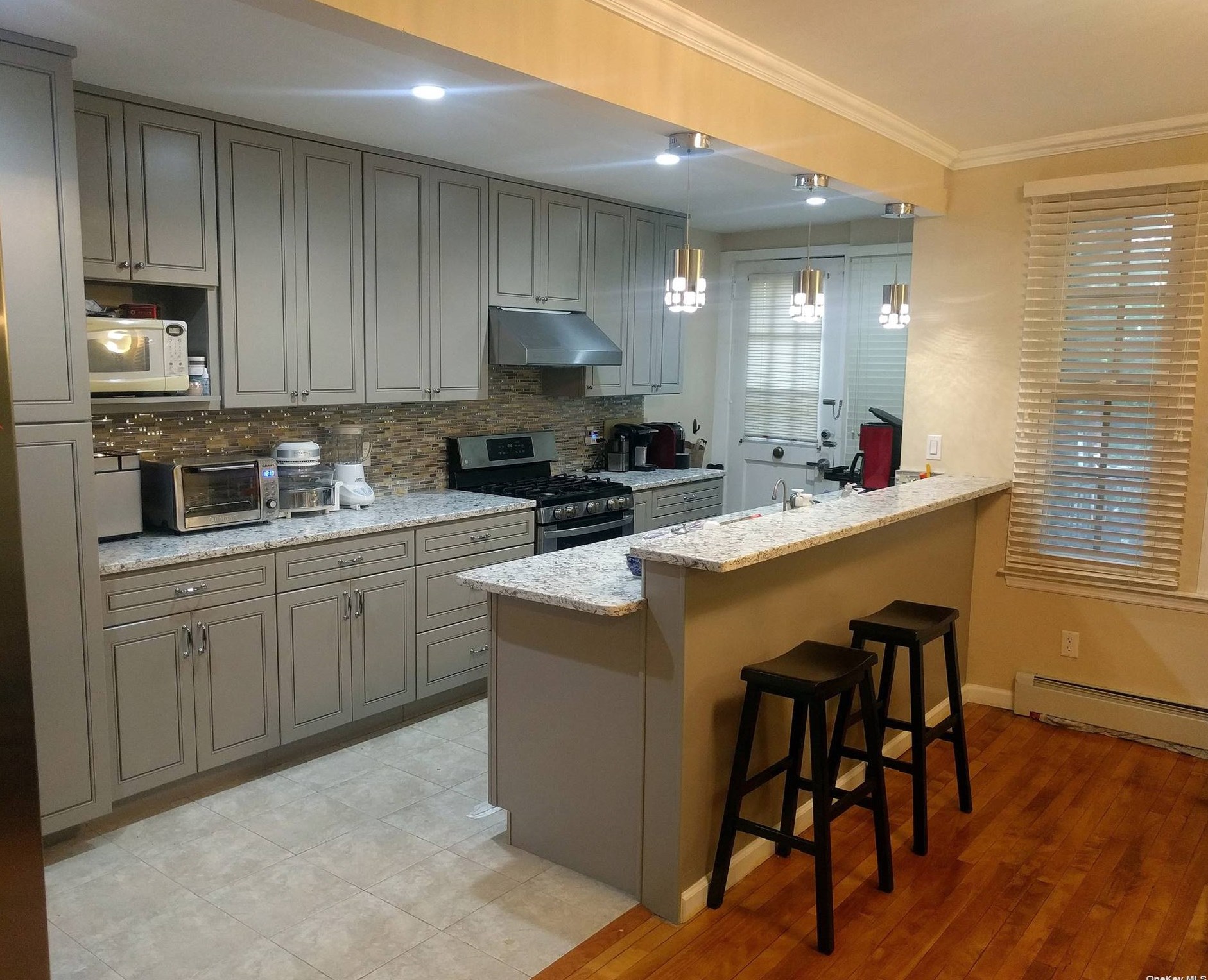 336 Burns St, Flushing, NY 11375-6133