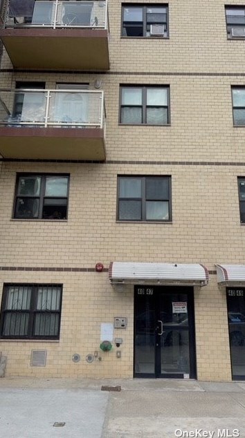 40-47 77th St, Flushing, NY 11373-1207