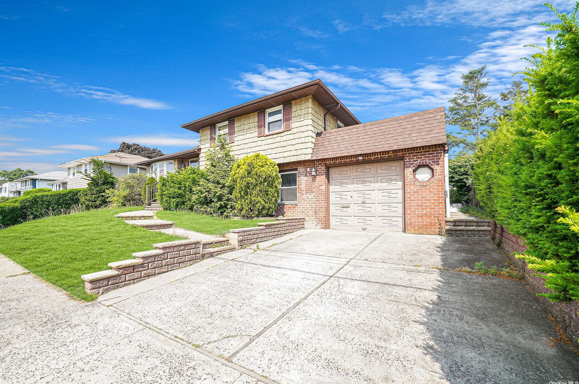 90 Osborne Rd, Hempstead, NY 11552-1301
