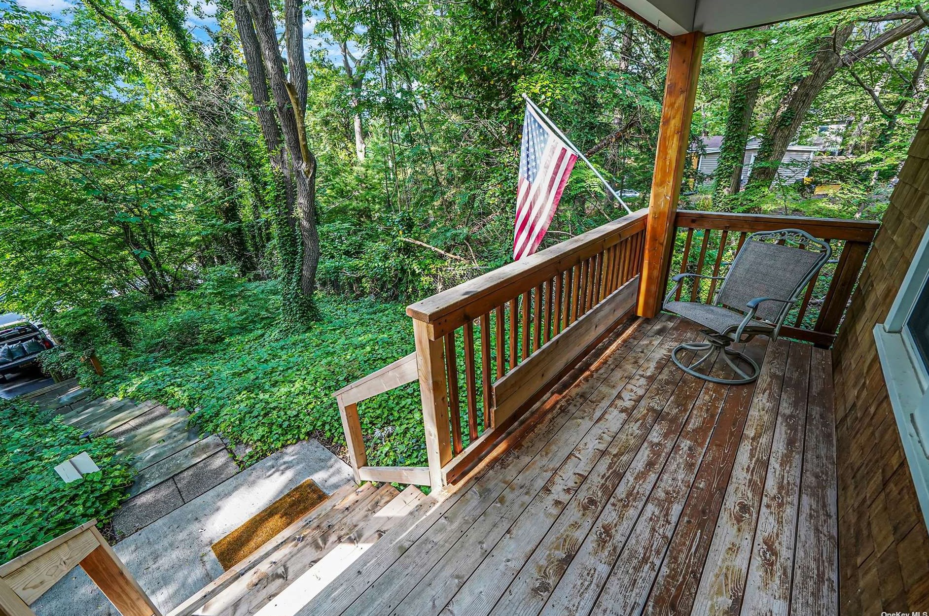 186 Mill Rd, Gordon Heights, NY 11763-1608