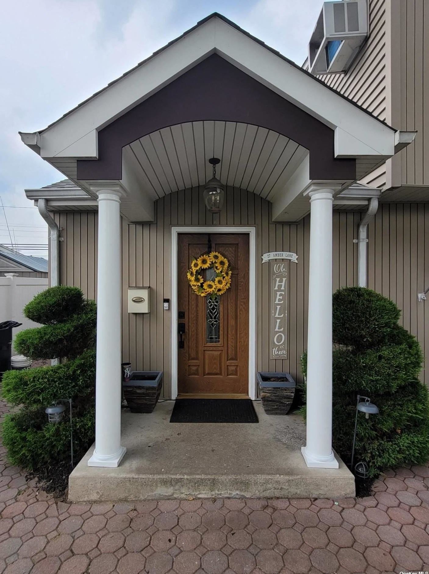 27 Amber Ln, Plainedge NY  11756-4010 exterior