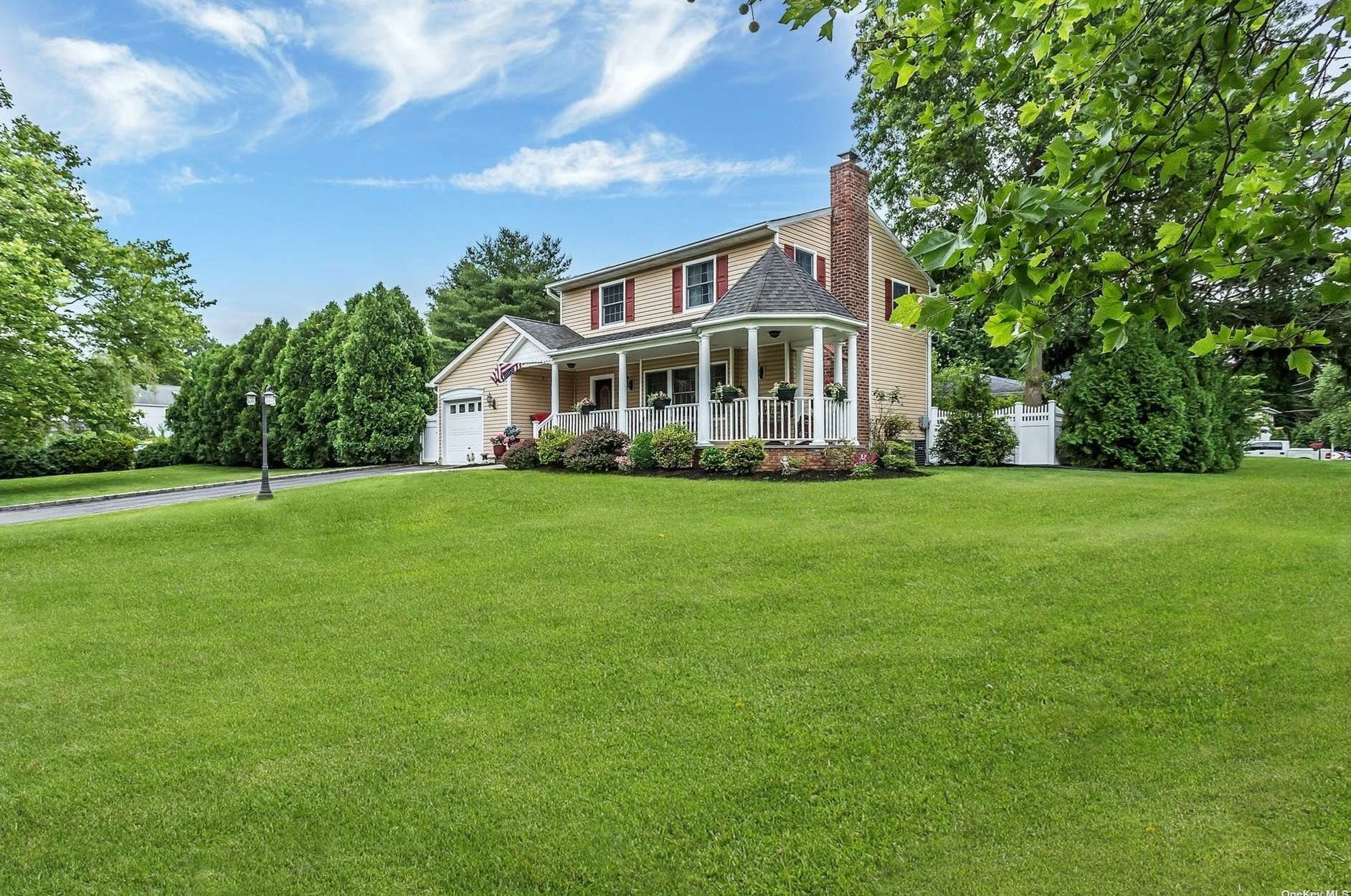 2 Bowdon Rd, Greenlawn, NY 11740-1902